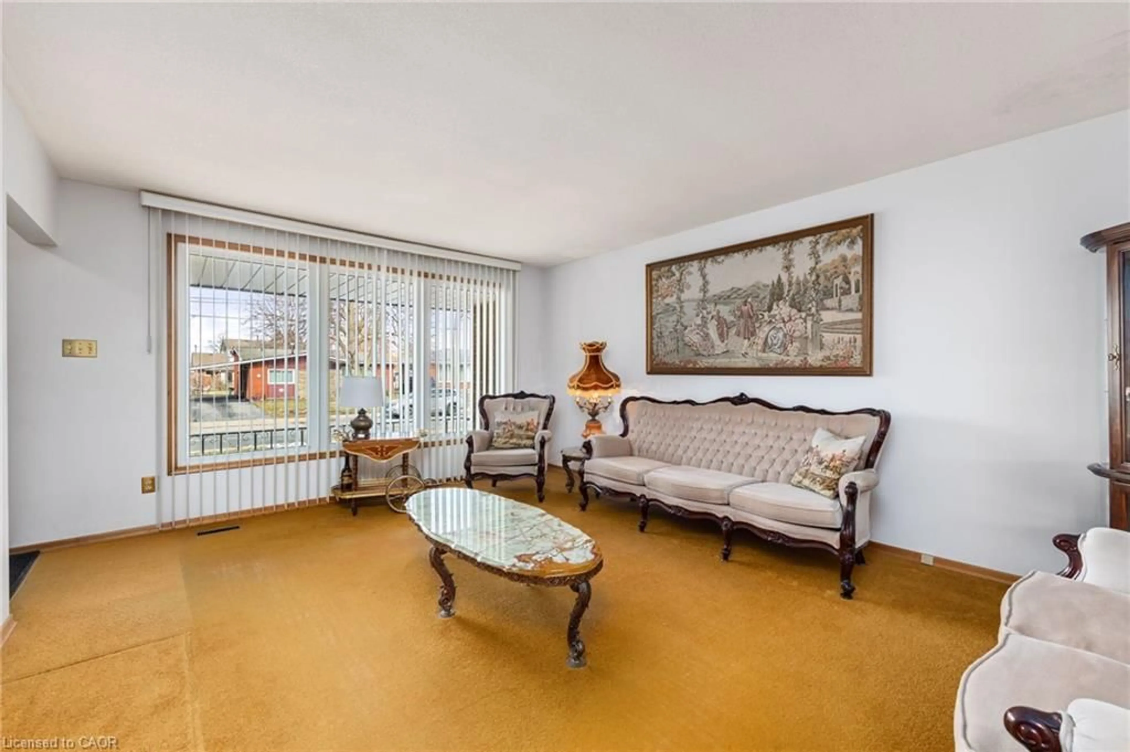 Living room with furniture, unknown for 33 Orlanda Rd, Hamilton Ontario L8G 2K3