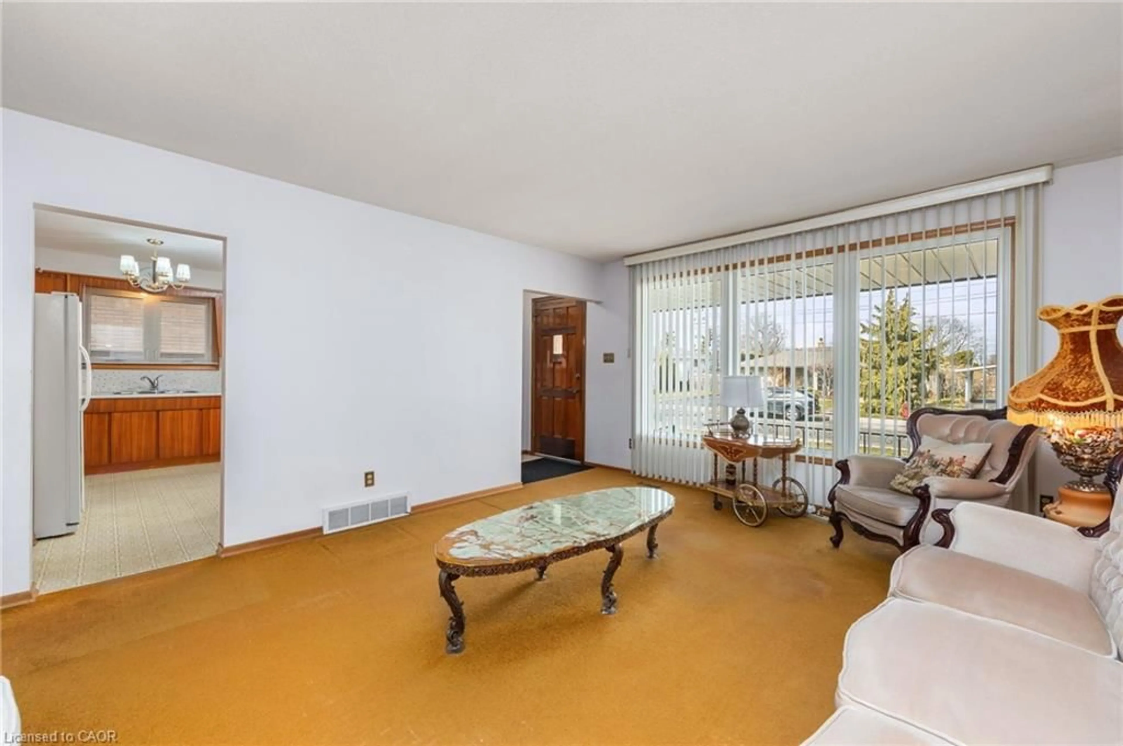 Living room with furniture, unknown for 33 Orlanda Rd, Hamilton Ontario L8G 2K3