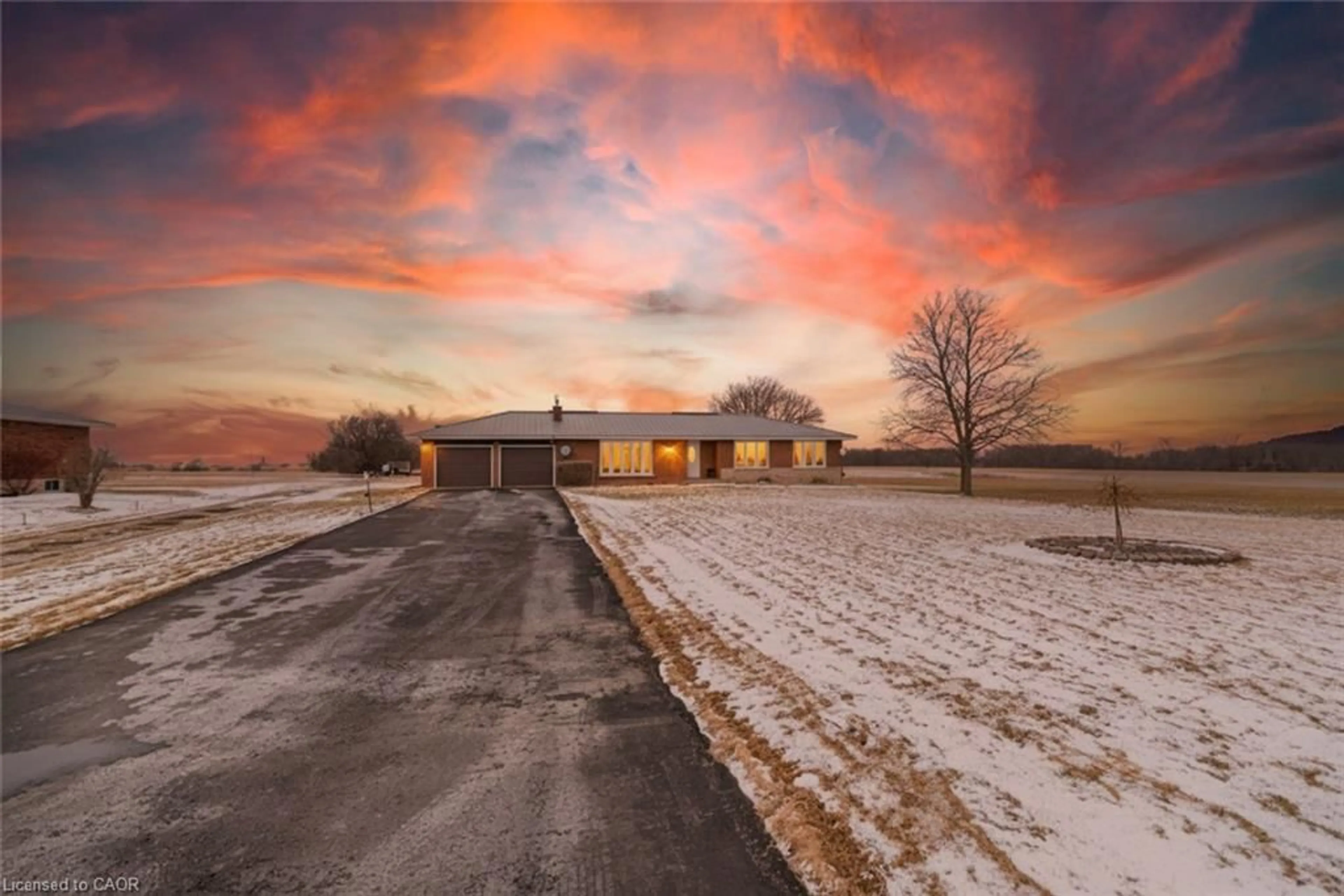 A pic from outside/outdoor area/front of a property/back of a property/a pic from drone, building for 3271 Rainham Rd, Haldimand Ontario N0A 1L0