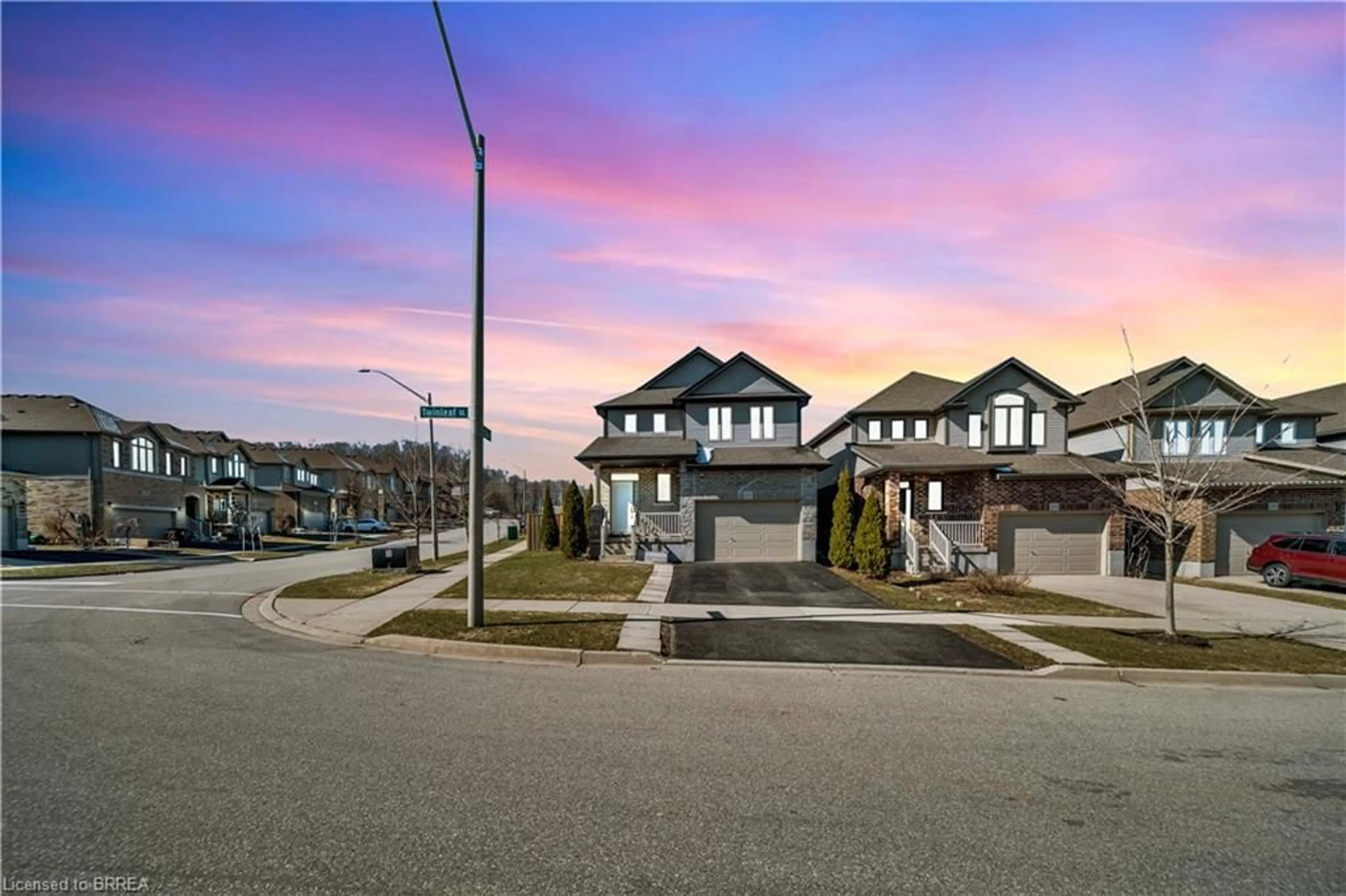 Unknown for 433 Twinleaf St, Waterloo Ontario N2V 0B5