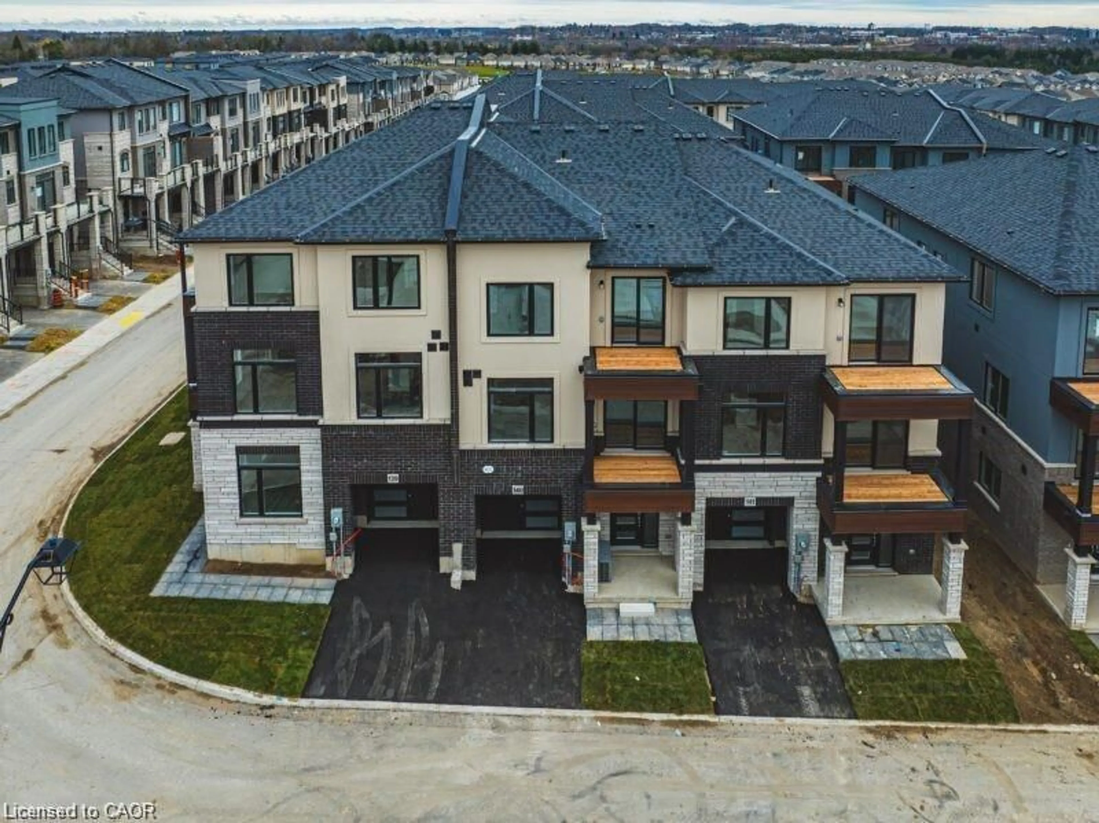 A pic from outside/outdoor area/front of a property/back of a property/a pic from drone, unknown for 155 Equestrian Way #141, Cambridge Ontario N3E 0B8