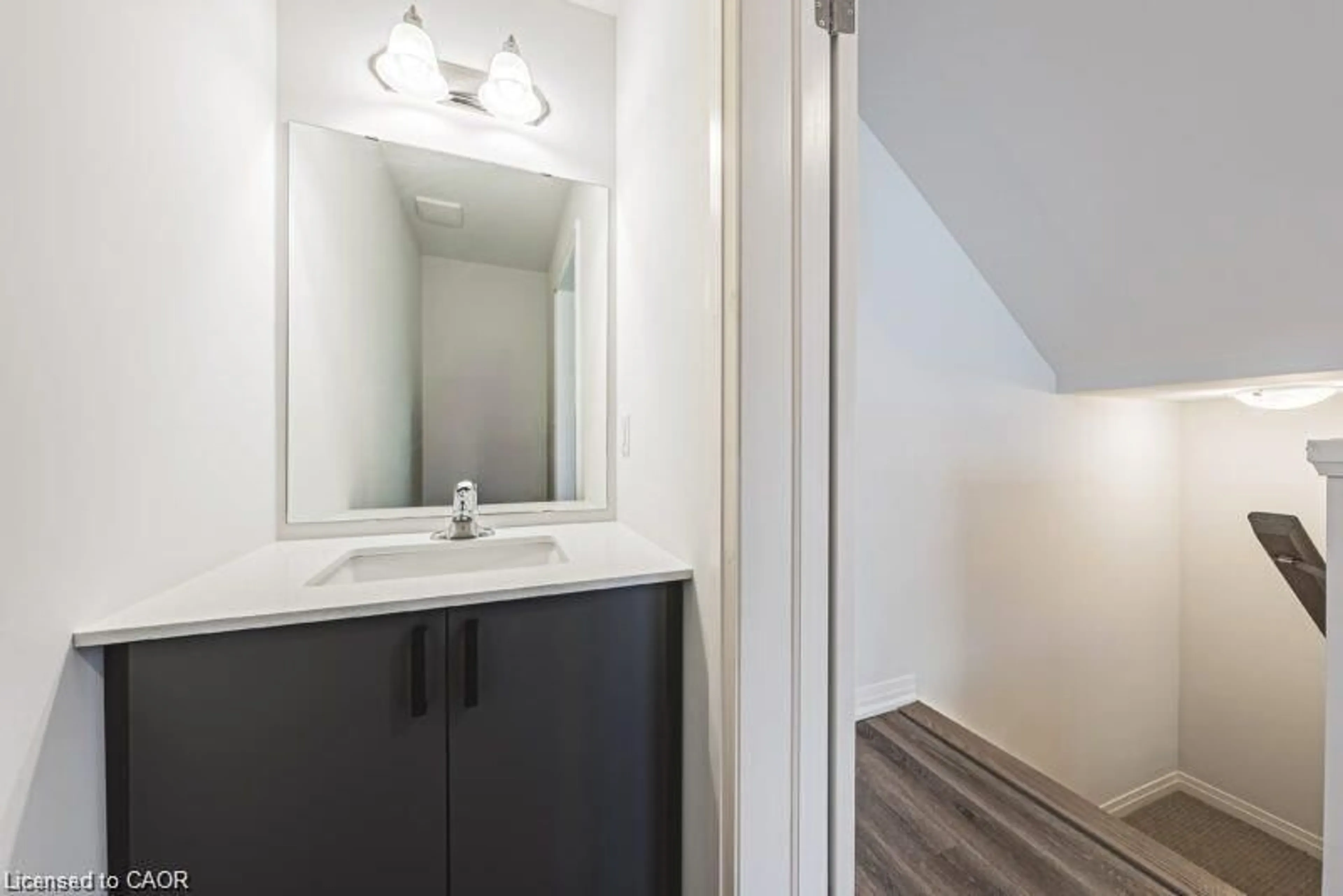 Standard bathroom, unknown for 155 Equestrian Way #141, Cambridge Ontario N3E 0B8