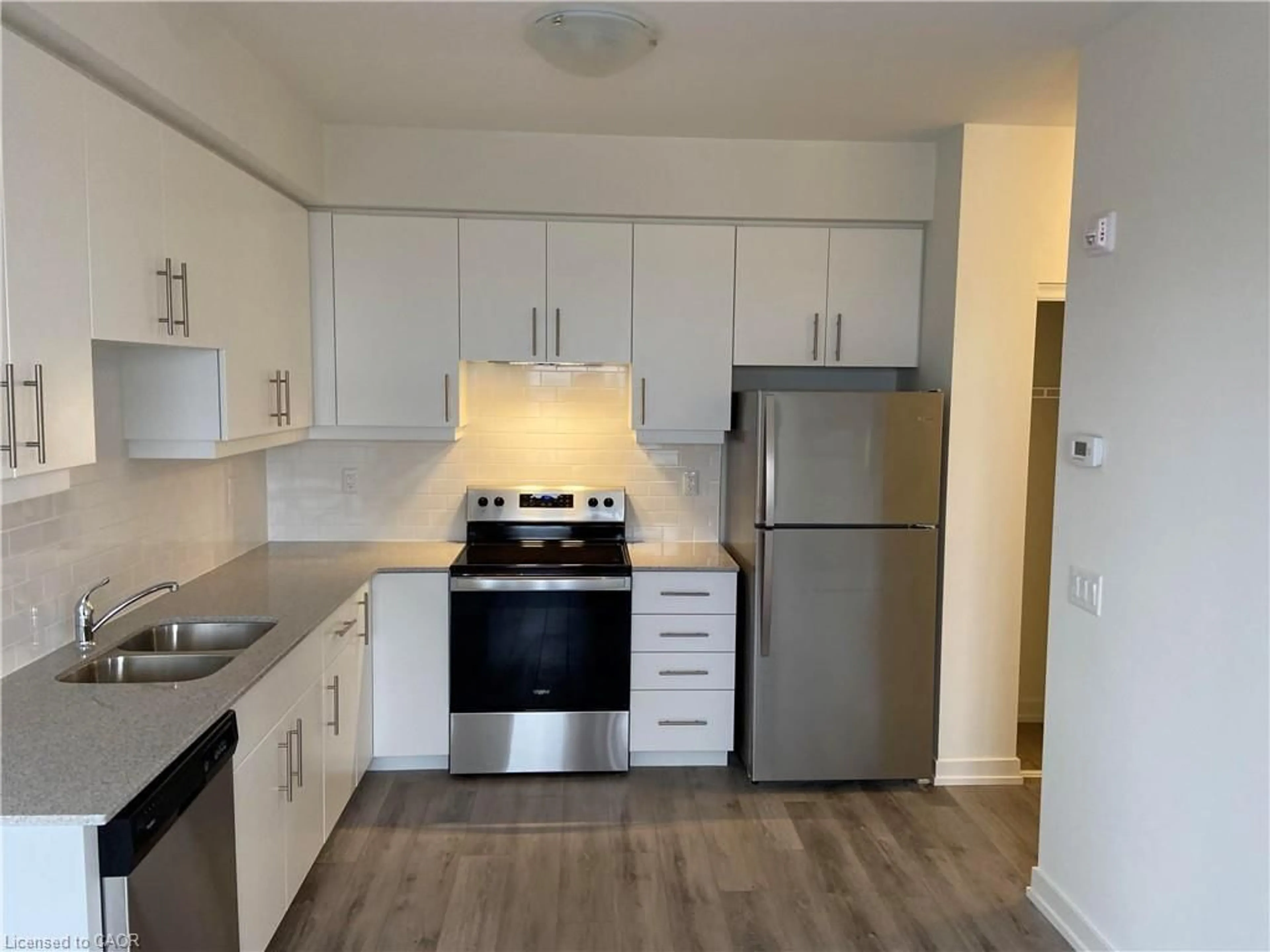 Standard kitchen, wood/laminate floor for 251 Northfield Dr #522, Waterloo Ontario N2K 0G9
