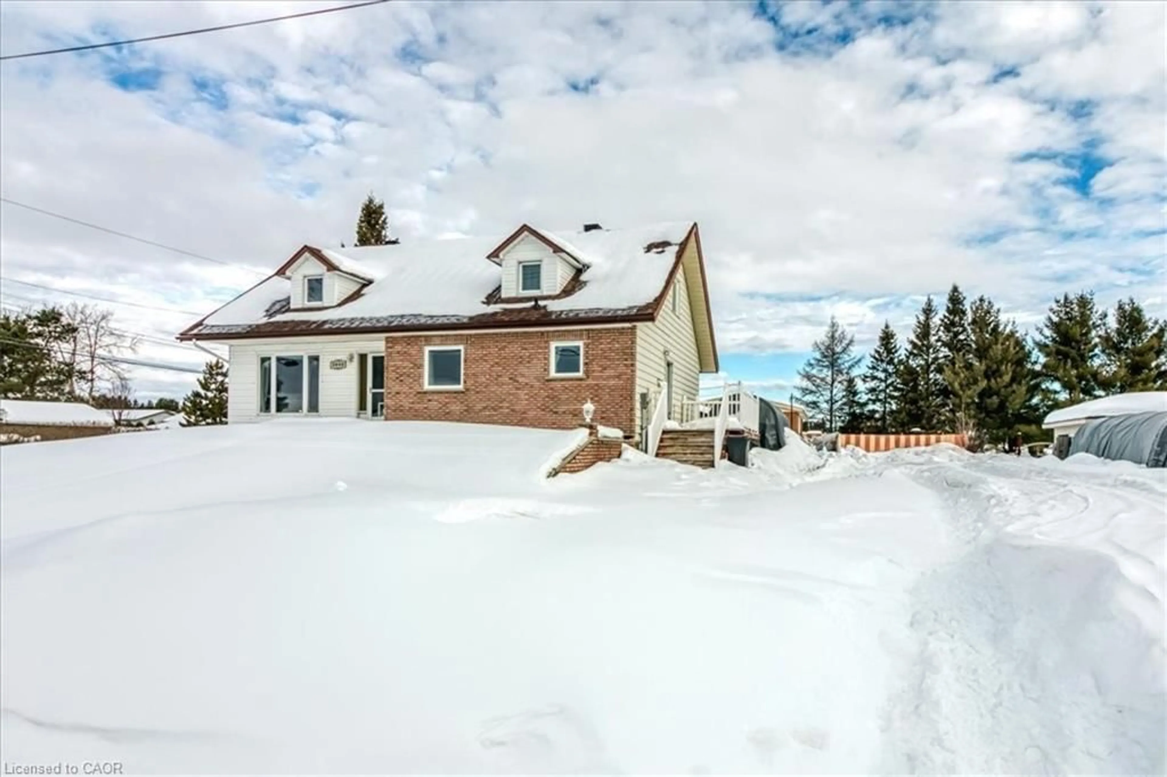 A pic from outside/outdoor area/front of a property/back of a property/a pic from drone, street for 2088 Pilon St, Chelmsford Ontario P0M 1L0