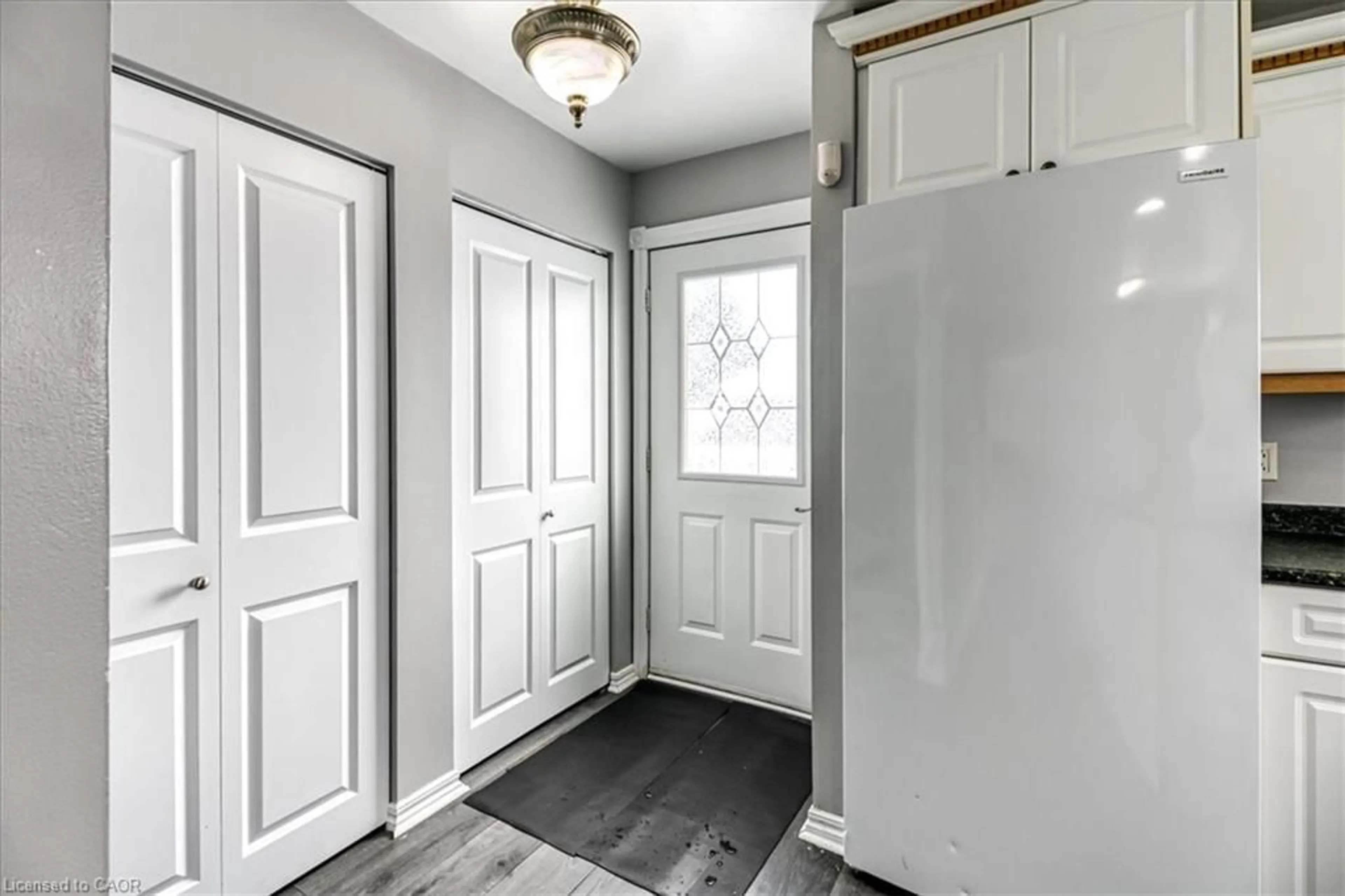 Indoor entryway for 2088 Pilon St, Chelmsford Ontario P0M 1L0