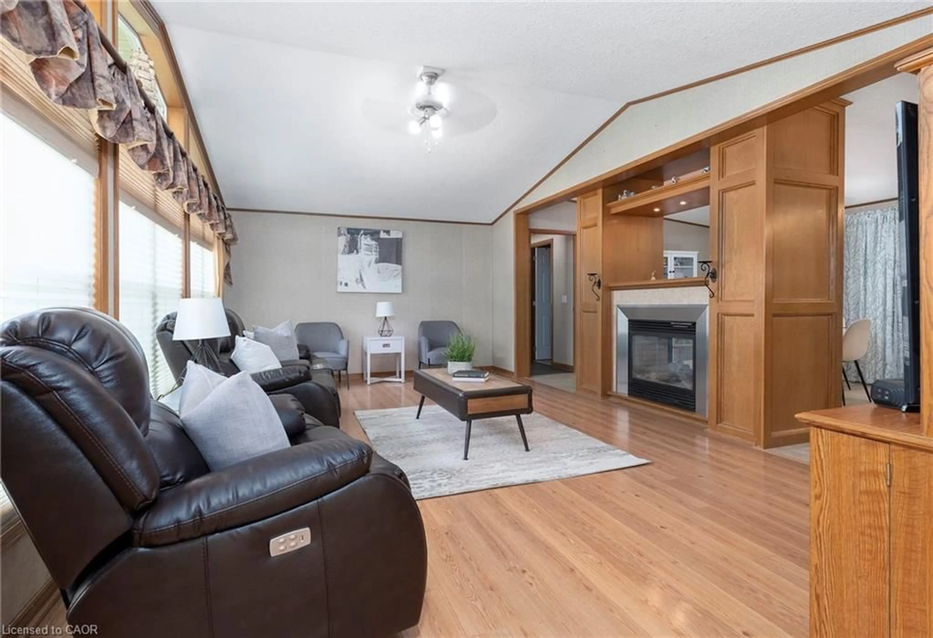 Living room with furniture, wood/laminate floor for 1161 4th Concession Rd, Flamborough Ontario L8B 0X3