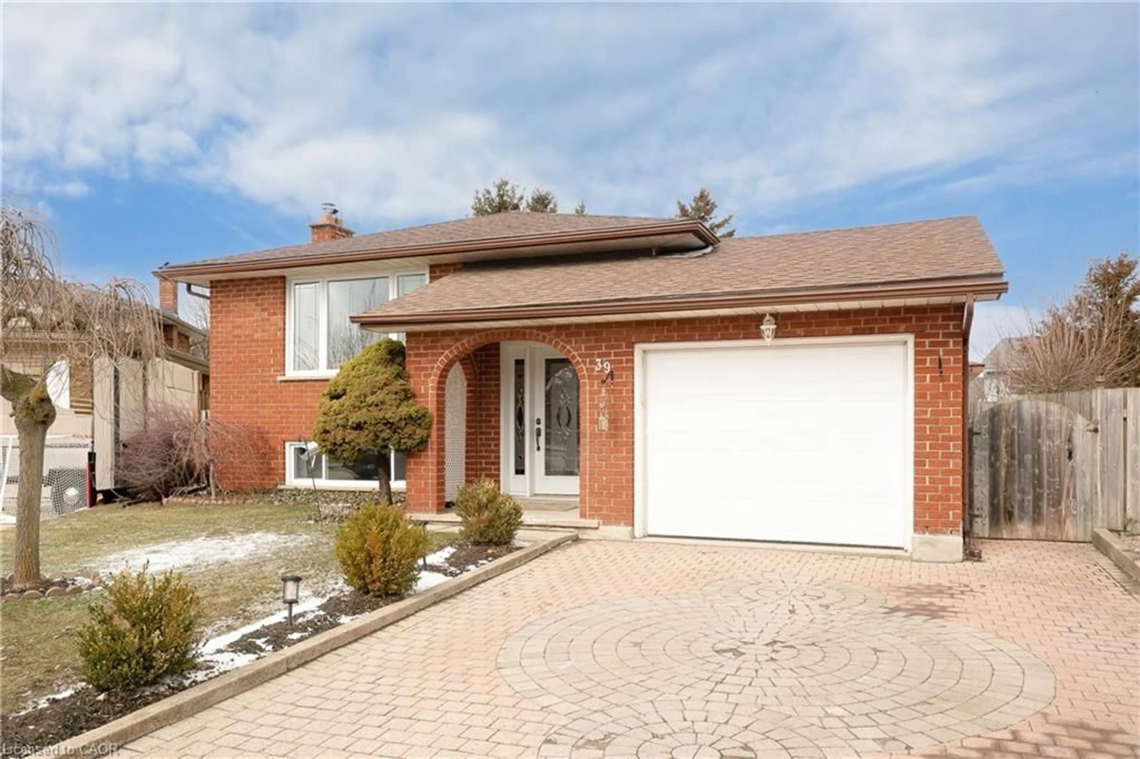 Home with brick exterior material, street for 39 Hazelwood Cres, Cambridge Ontario N1R 7T8