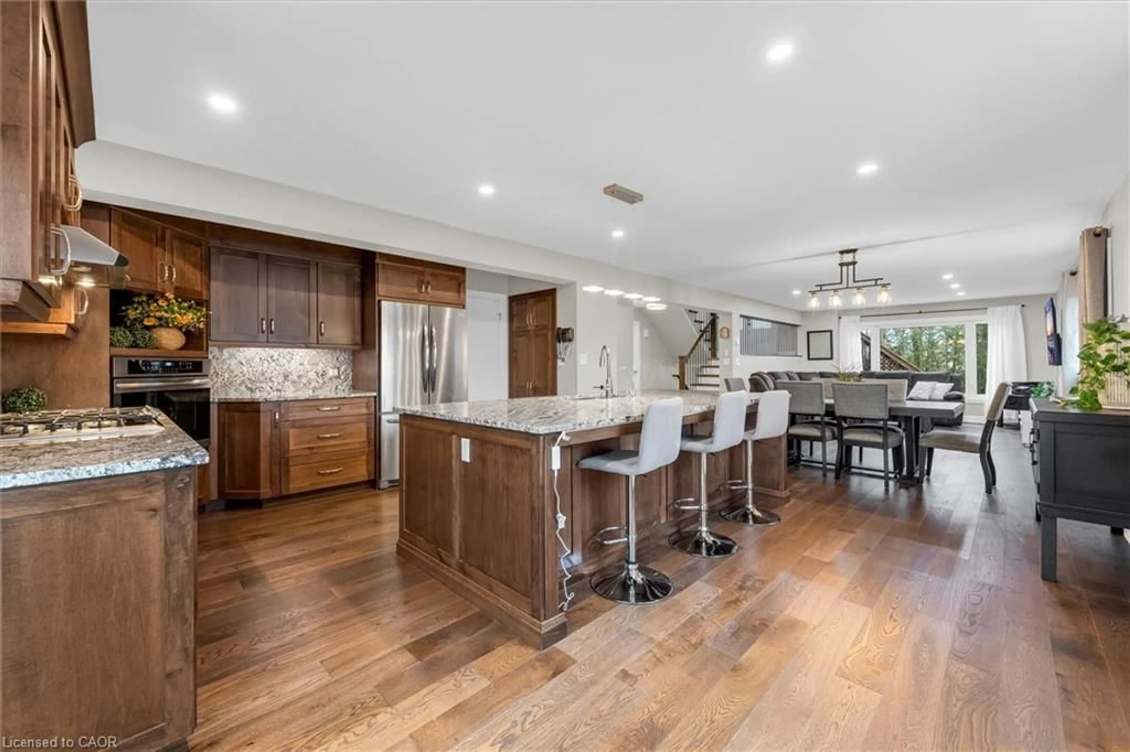 Open concept kitchen, unknown for 25 Stephens Crt, Simcoe Ontario N3Y 4S8