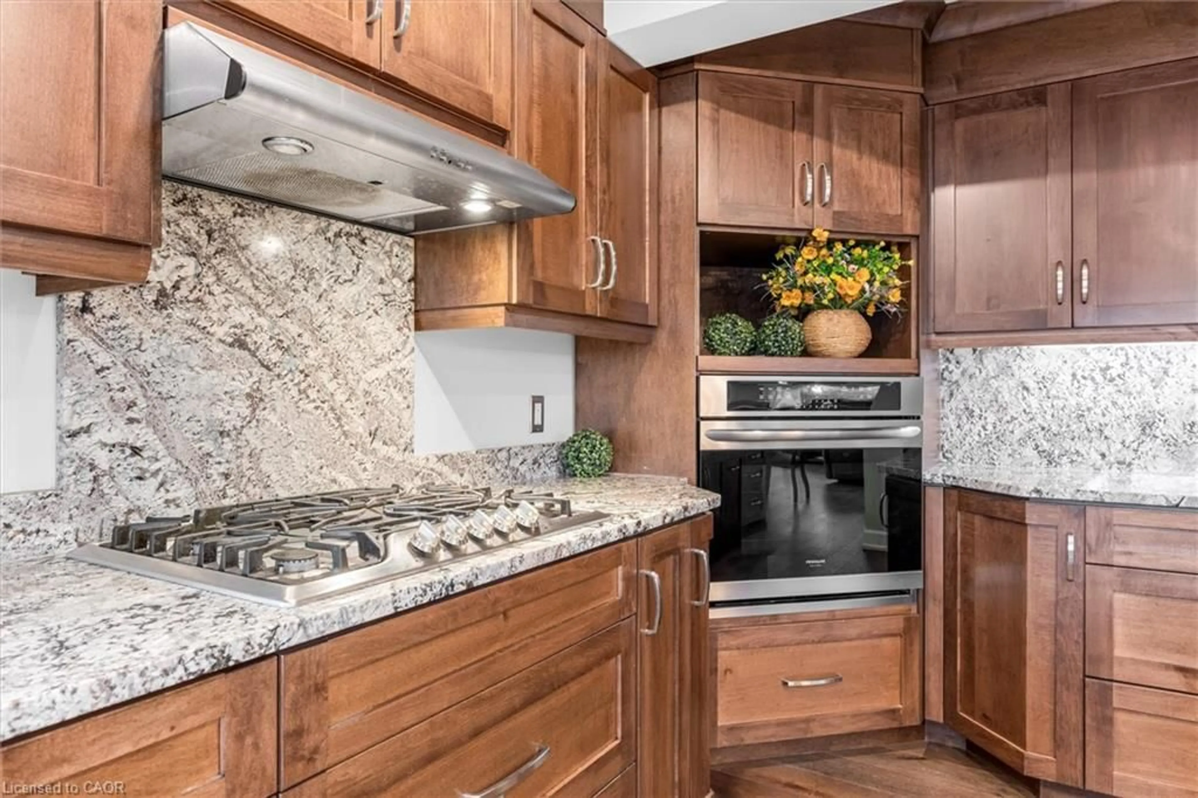 Contemporary kitchen, ceramic/tile floor for 25 Stephens Crt, Simcoe Ontario N3Y 4S8