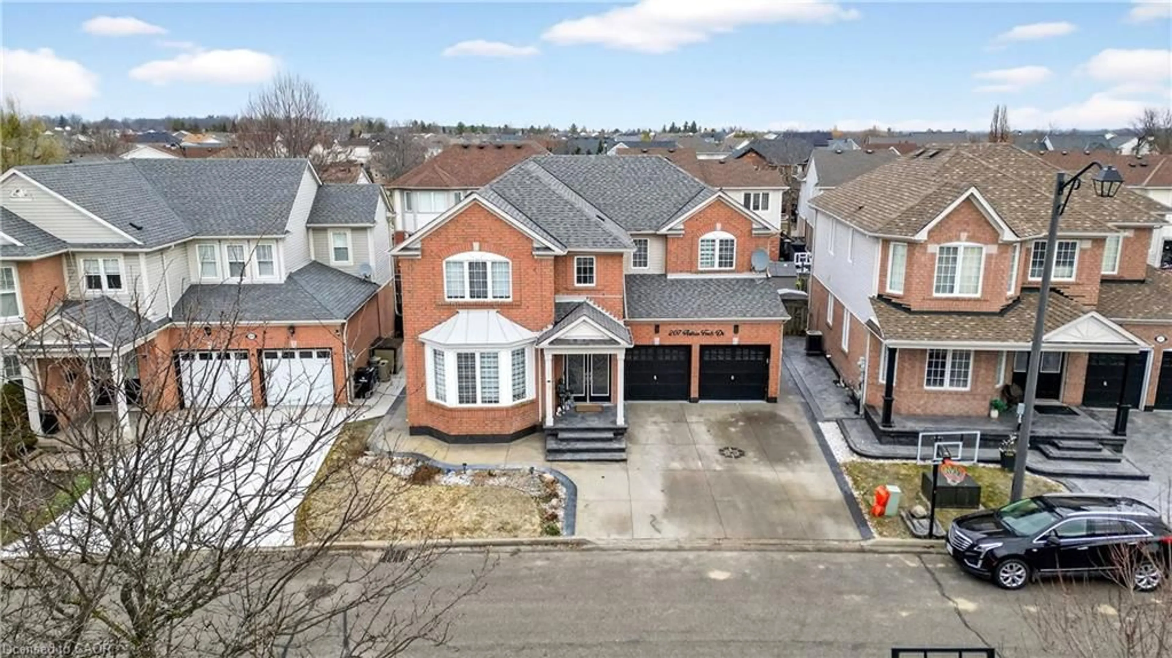 A pic from outside/outdoor area/front of a property/back of a property/a pic from drone, street for 207 Arthur Fach Dr, Cambridge Ontario N1T 2G2