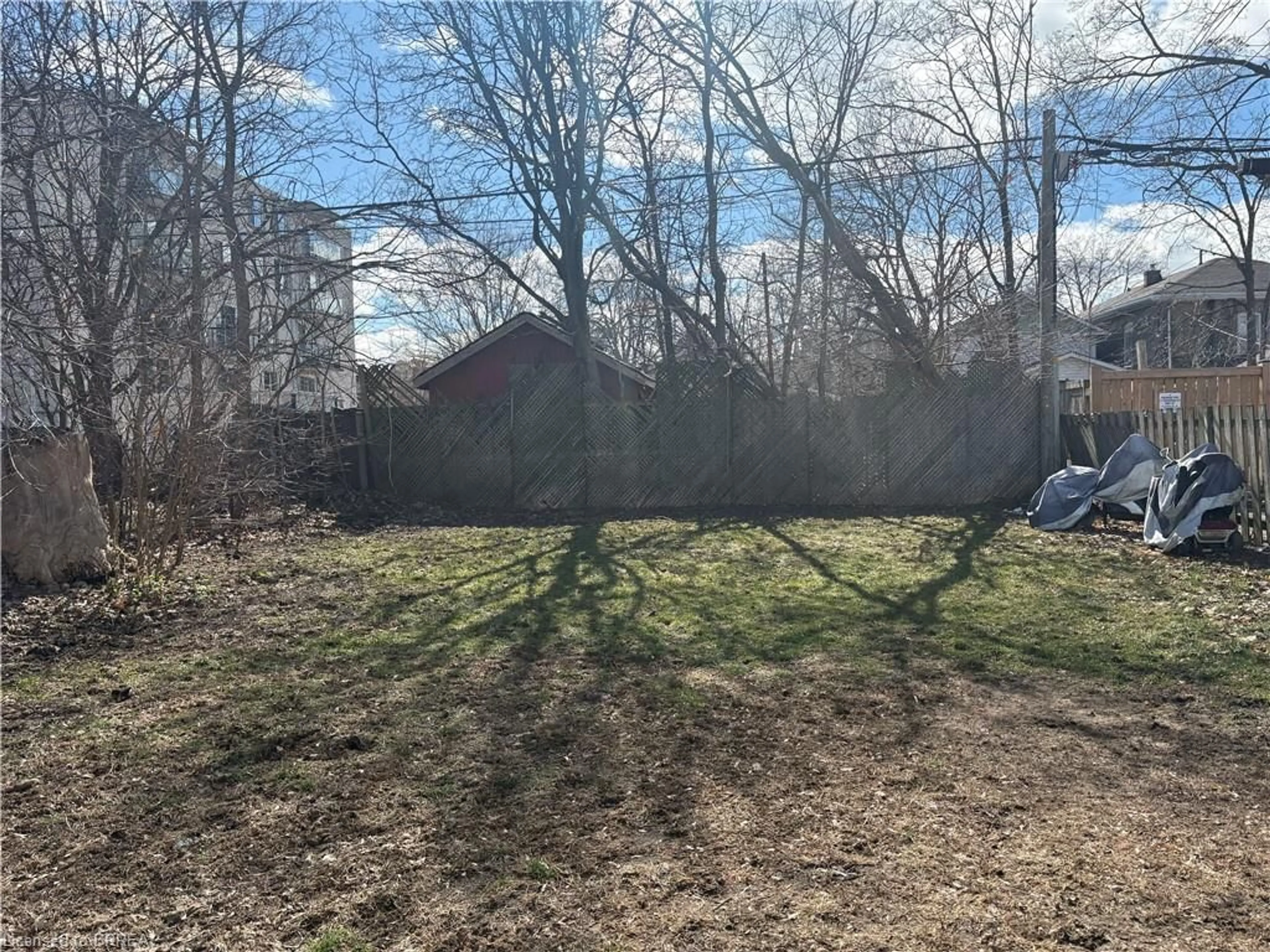 A pic from outside/outdoor area/front of a property/back of a property/a pic from drone, forest/trees view for 13 Sheridan St, Brantford Ontario N3T 2P7