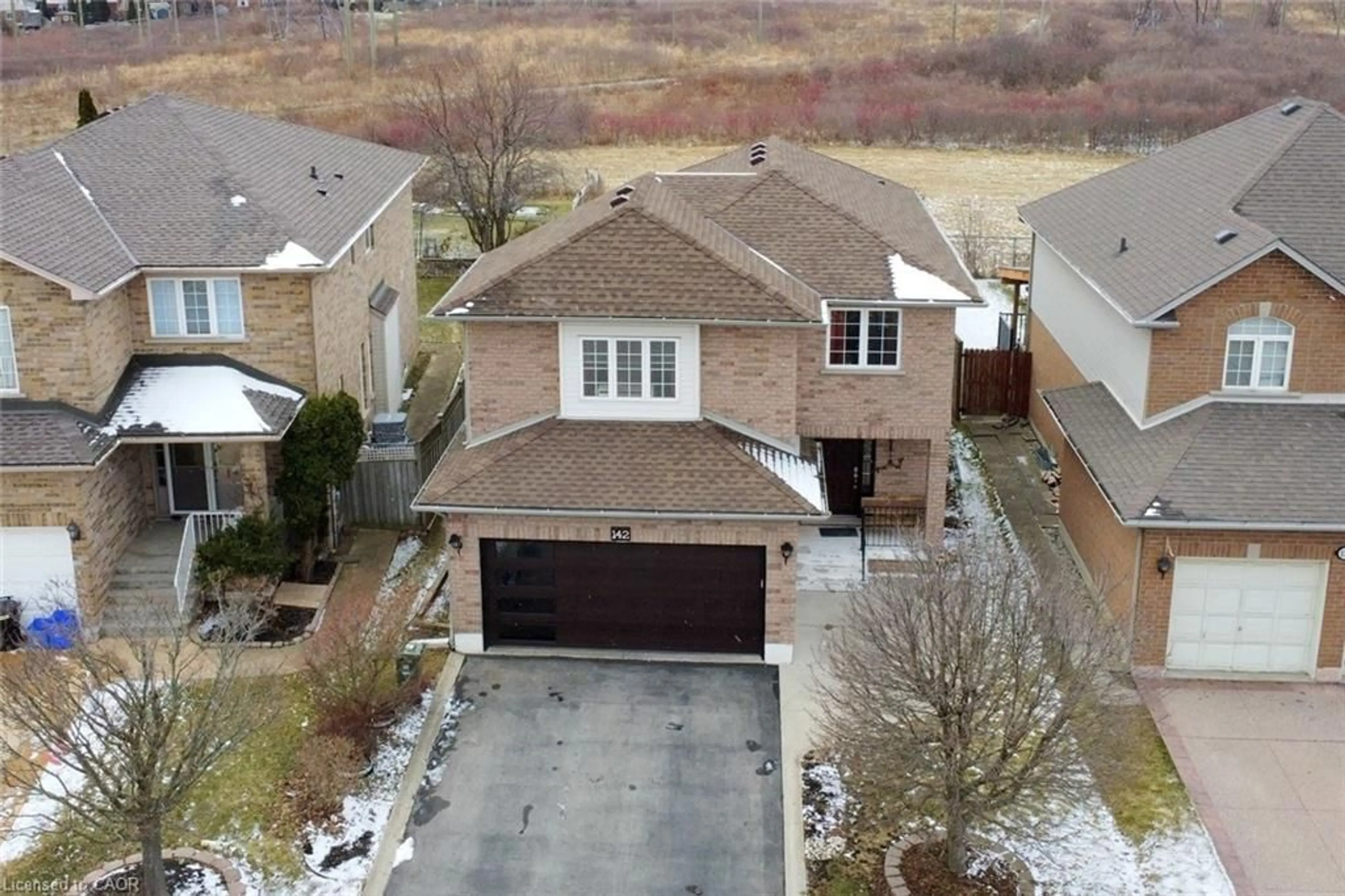 A pic from outside/outdoor area/front of a property/back of a property/a pic from drone, street for 142 Hawkswood Trail, Hamilton Ontario L9B 2R5