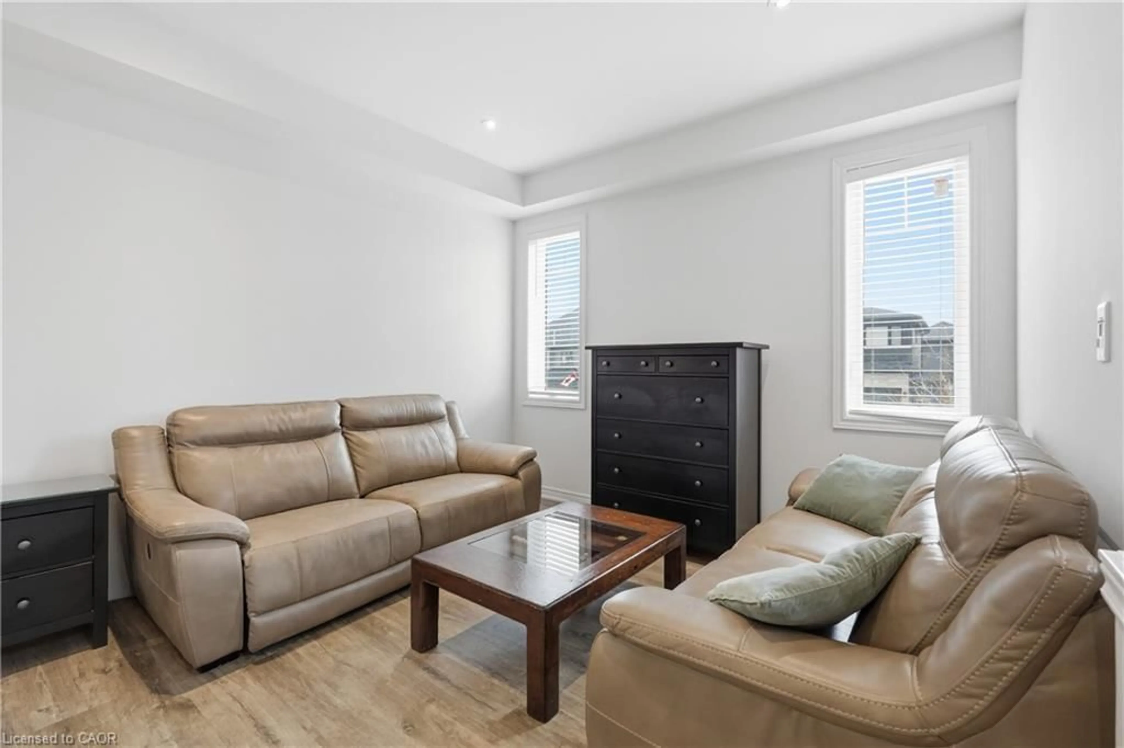 Living room with furniture, wood/laminate floor for 4025 Highland Park Dr, Beamsville Ontario L3J 0S9