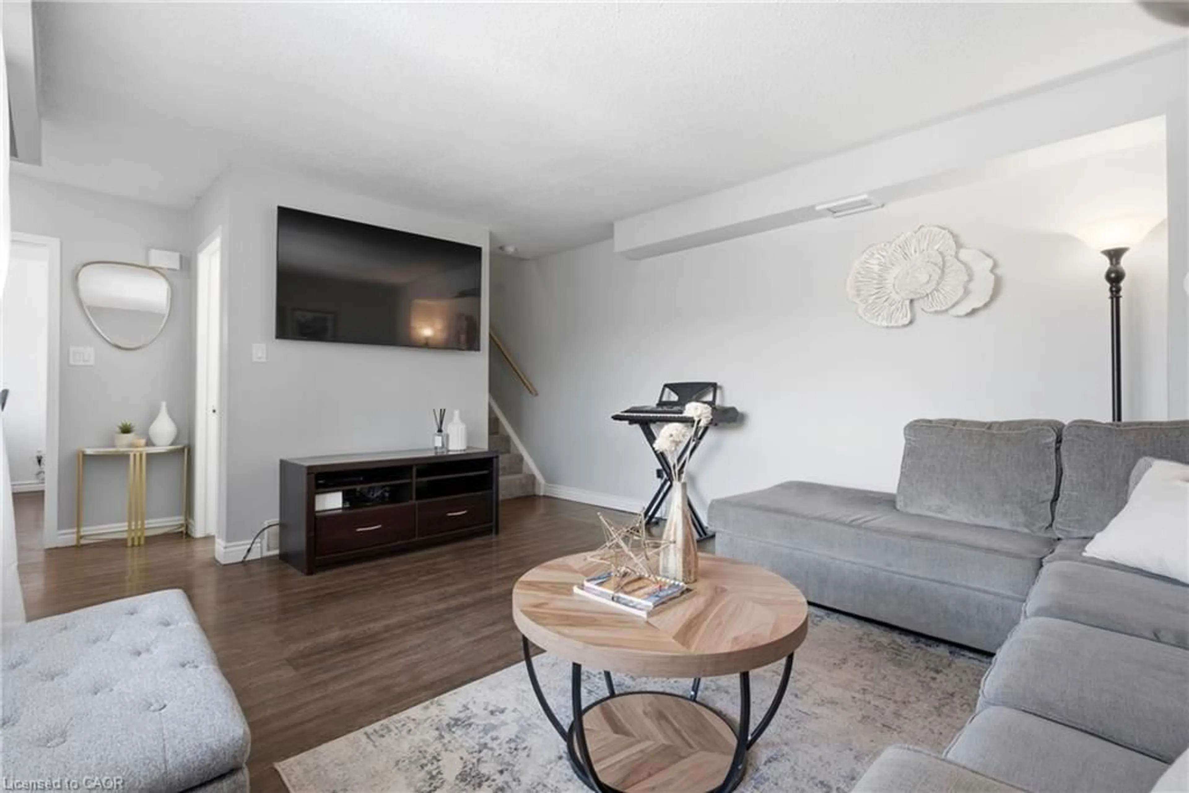 Living room with furniture, wood/laminate floor for 423 Westwood Dr #44, Kitchener Ontario N2M 5B5