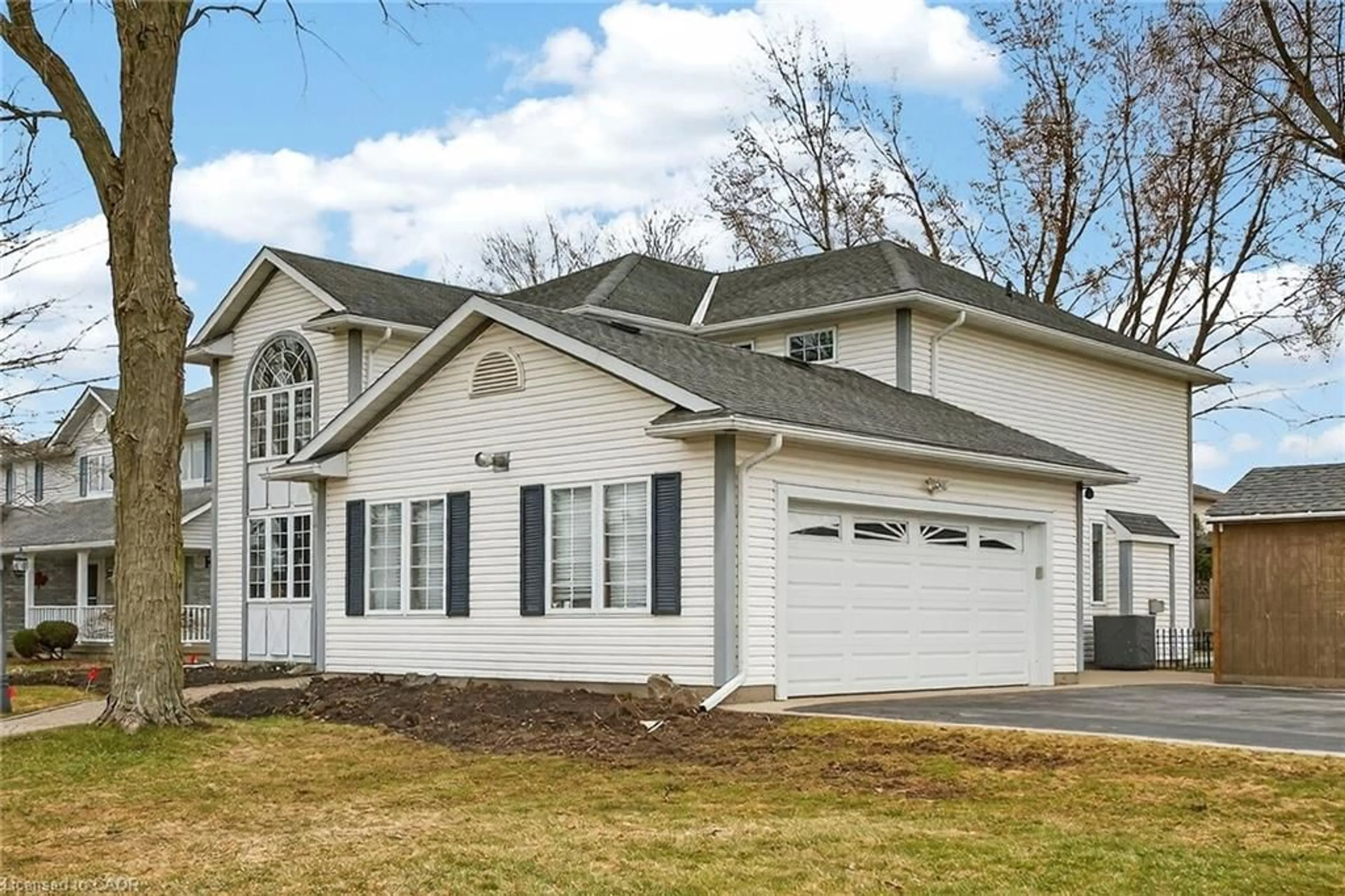 Home with vinyl exterior material, street for 60 Highland Blvd, Caledonia Ontario N3W 1H4