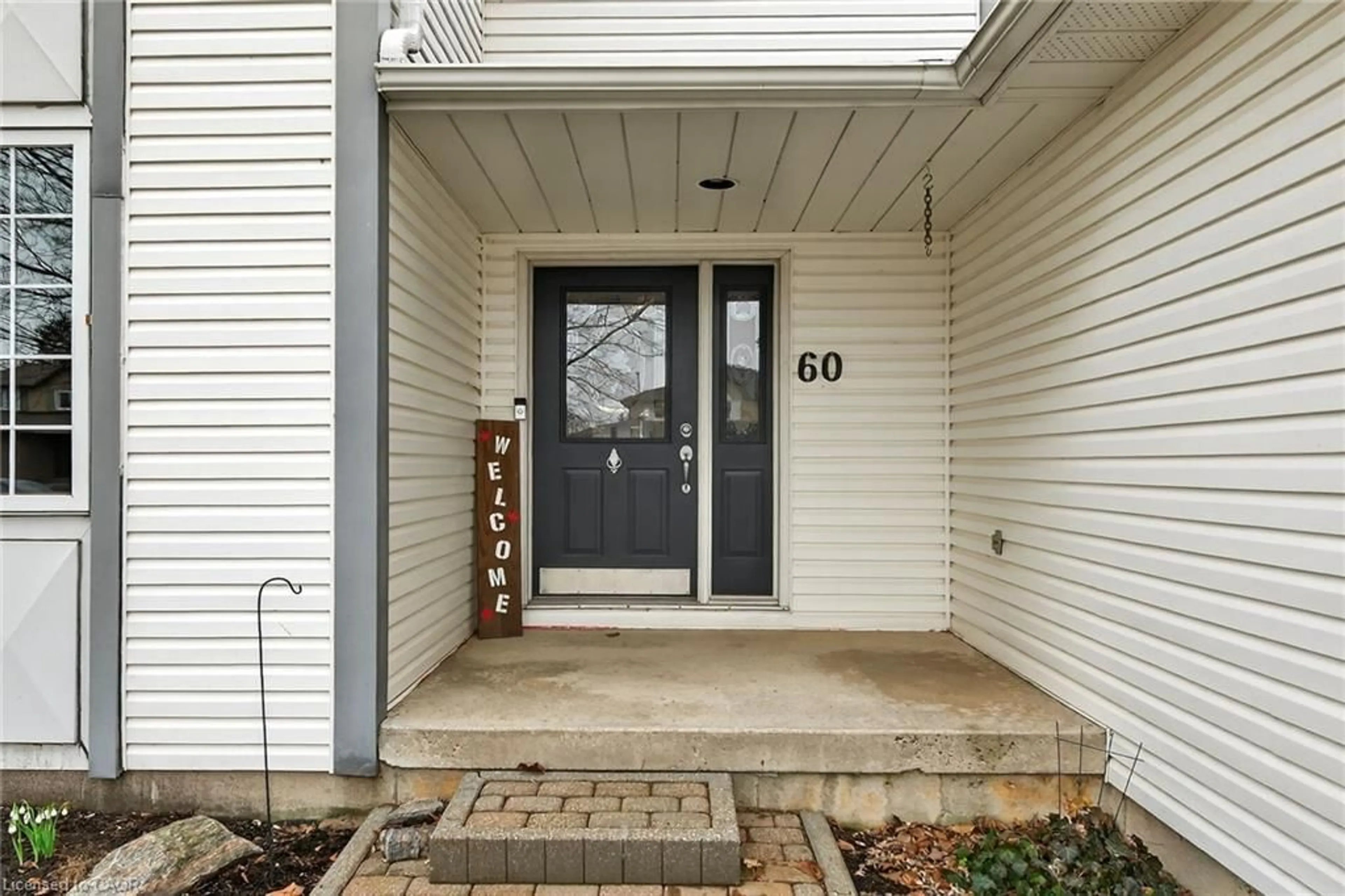 Indoor entryway for 60 Highland Blvd, Caledonia Ontario N3W 1H4