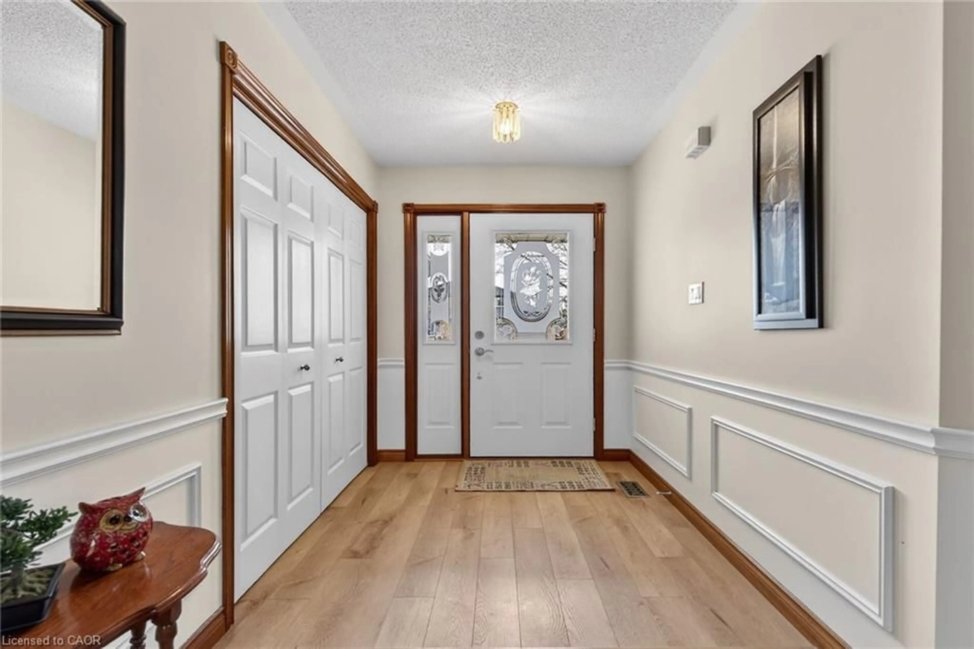 Indoor entryway for 60 Highland Blvd, Caledonia Ontario N3W 1H4