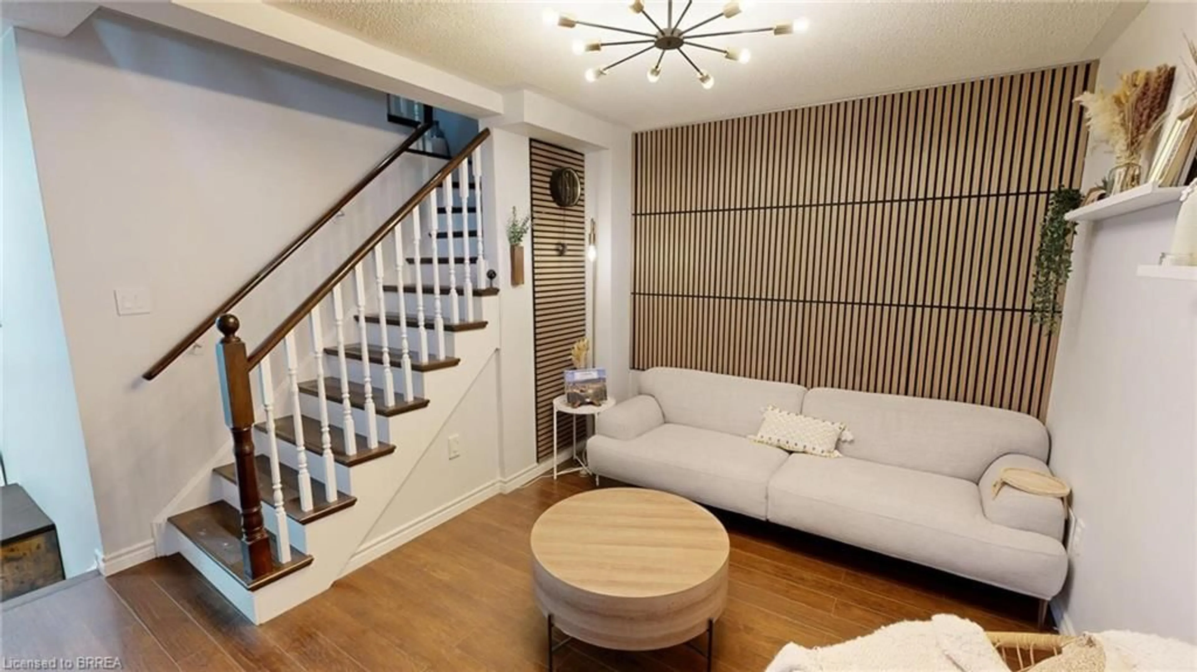 Living room with furniture, wood/laminate floor for 1591 South Parade Crt #2, Mississauga Ontario L5M 6G1