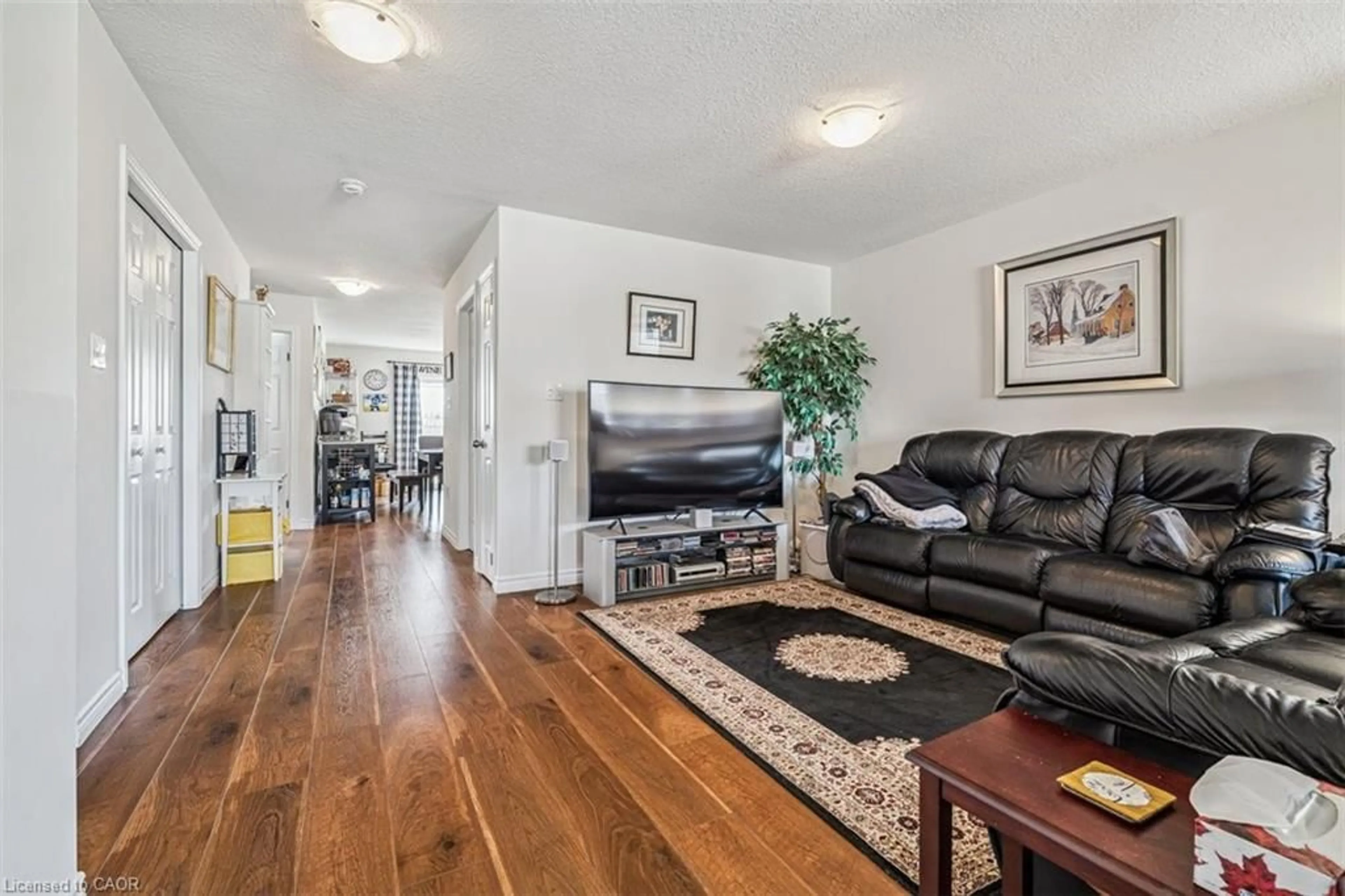 Living room with furniture, unknown for 20 Hudson Dr, Cayuga Ontario N0A 1E0