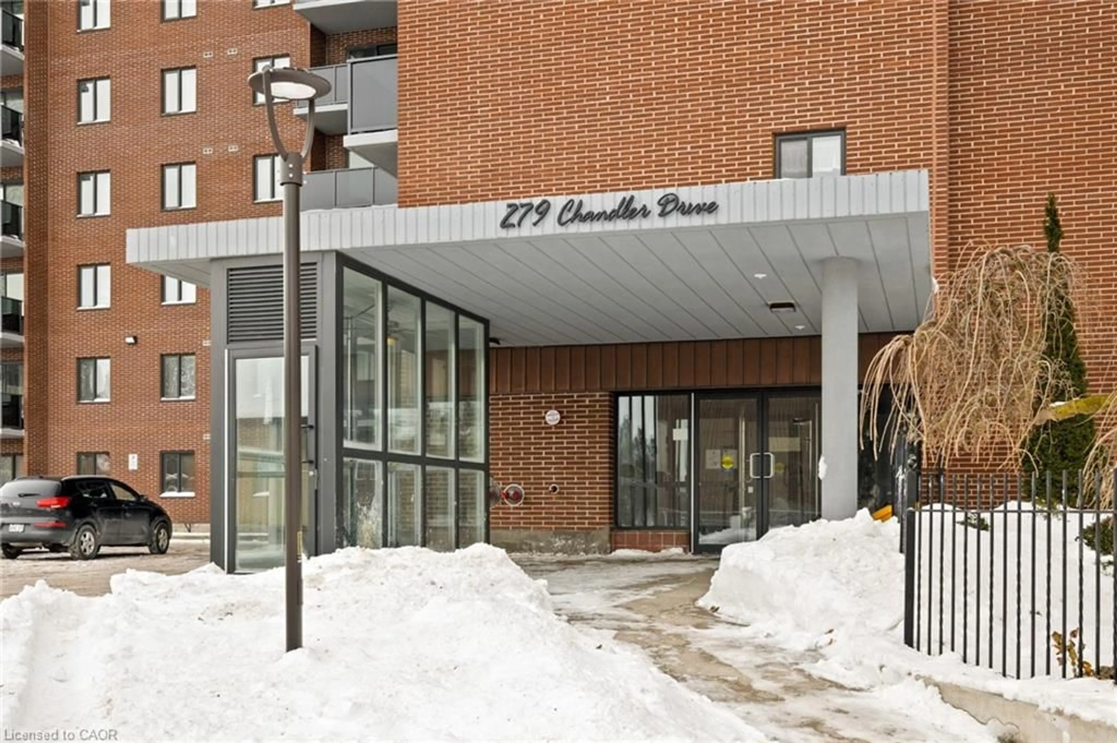 Indoor foyer for 279 Chandler Dr #203, Kitchener Ontario N2E 1X6