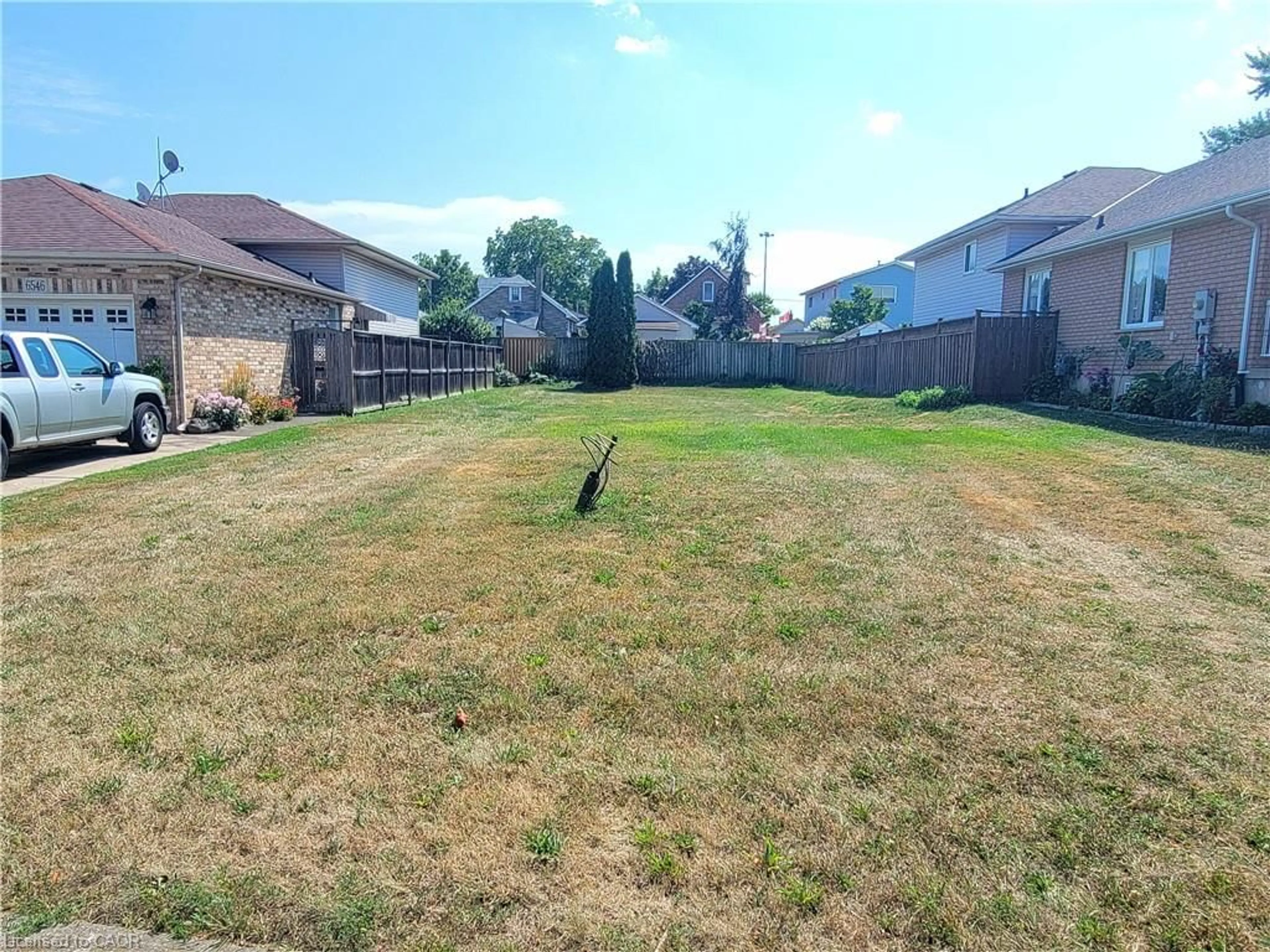 A pic from outside/outdoor area/front of a property/back of a property/a pic from drone, street for 6554 Harper Dr, Niagara Falls Ontario L2E 7K6