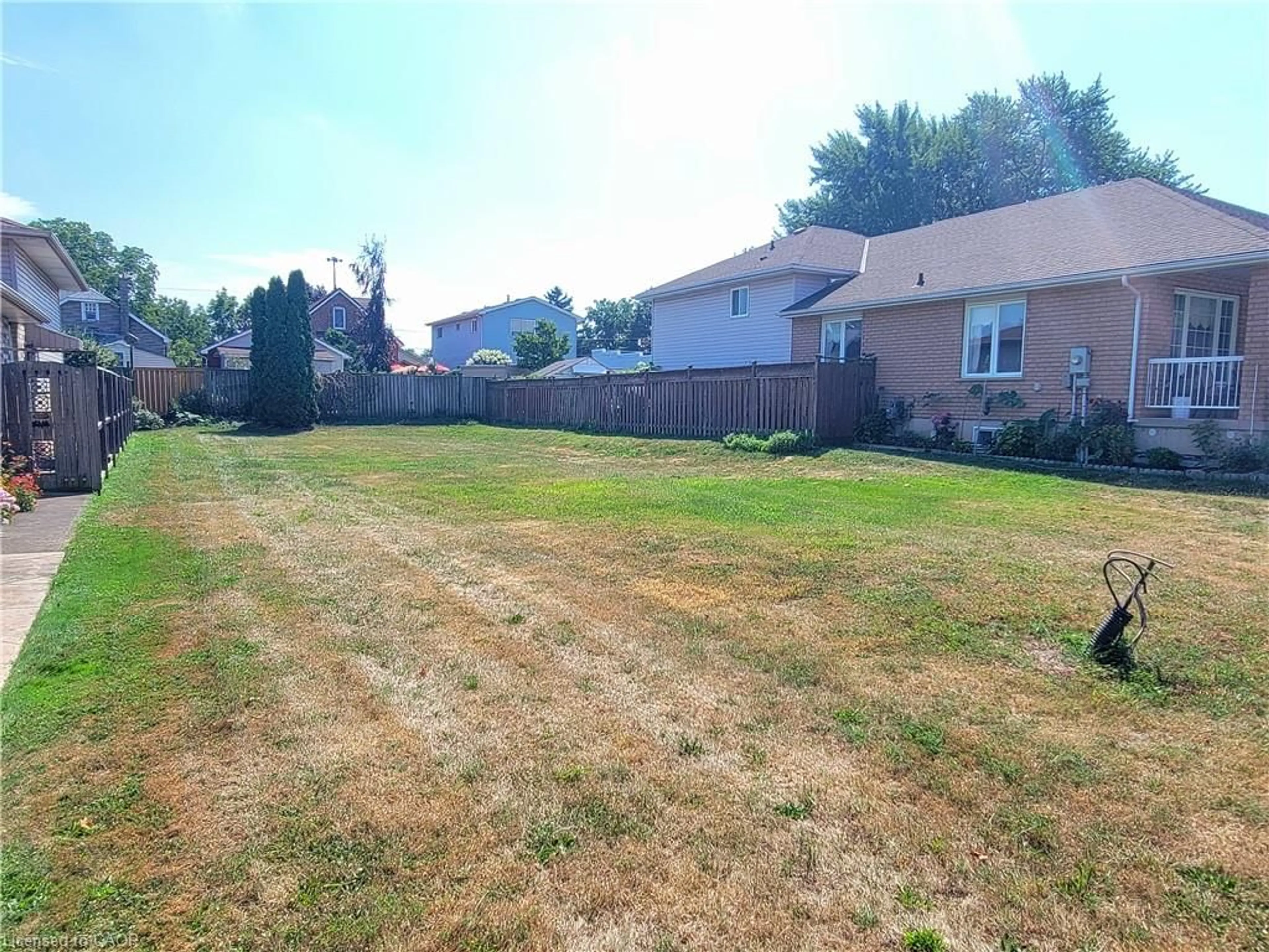 A pic from outside/outdoor area/front of a property/back of a property/a pic from drone, unknown for 6554 Harper Dr, Niagara Falls Ontario L2E 7K6