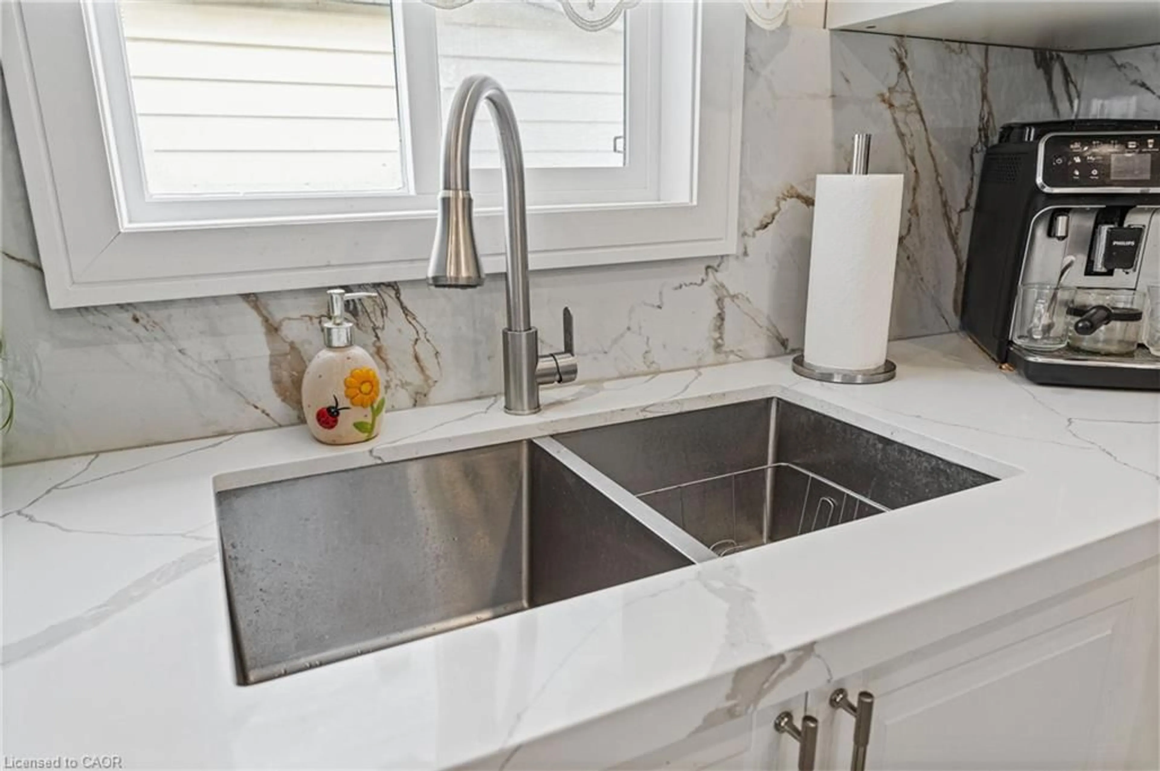 Contemporary kitchen, ceramic/tile floor for 4456 Sixth Ave, Niagara Falls Ontario L2E 4T1