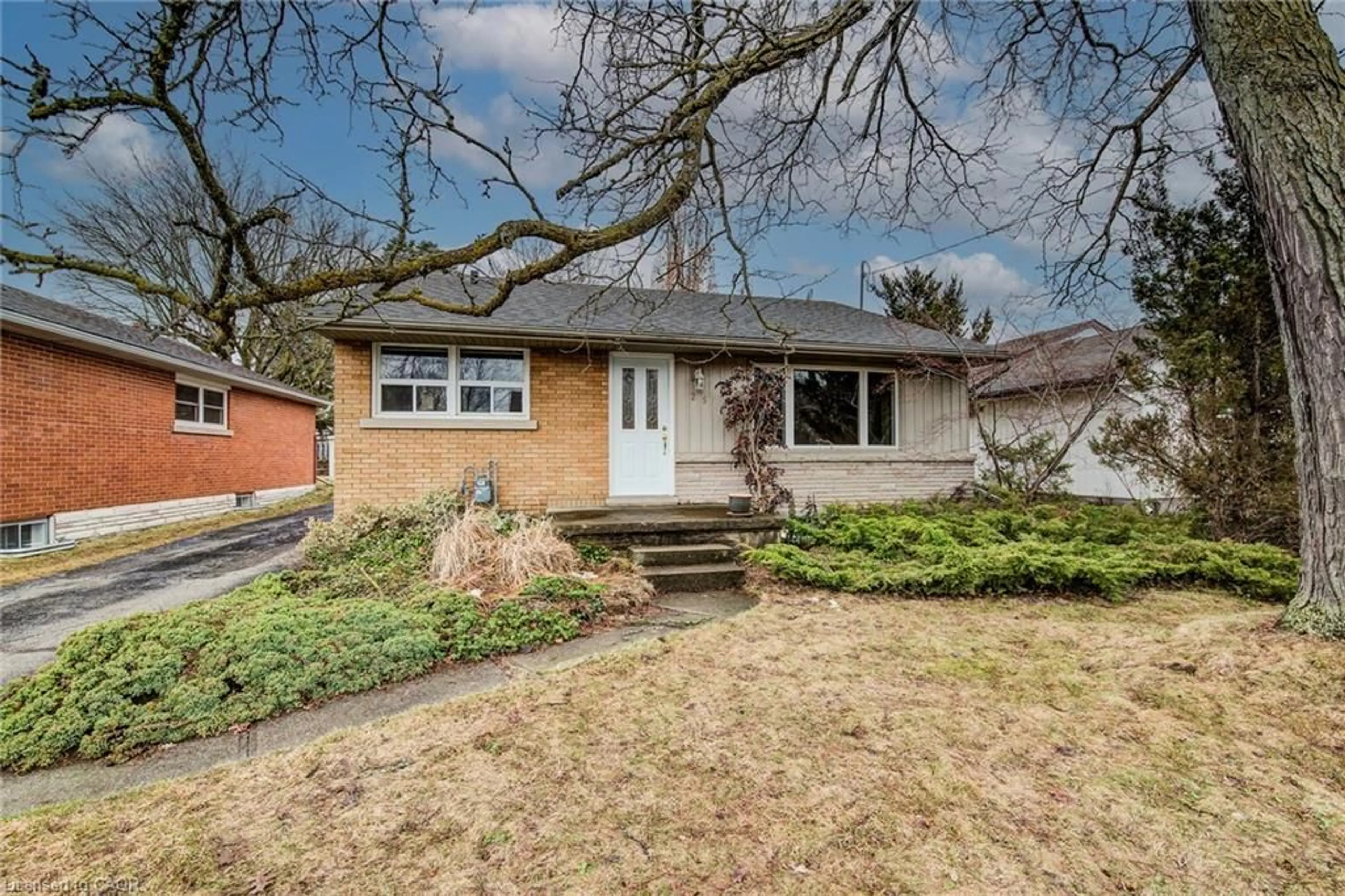 Home with brick exterior material, street for 25 Dietz Ave, Waterloo Ontario N2L 2J7