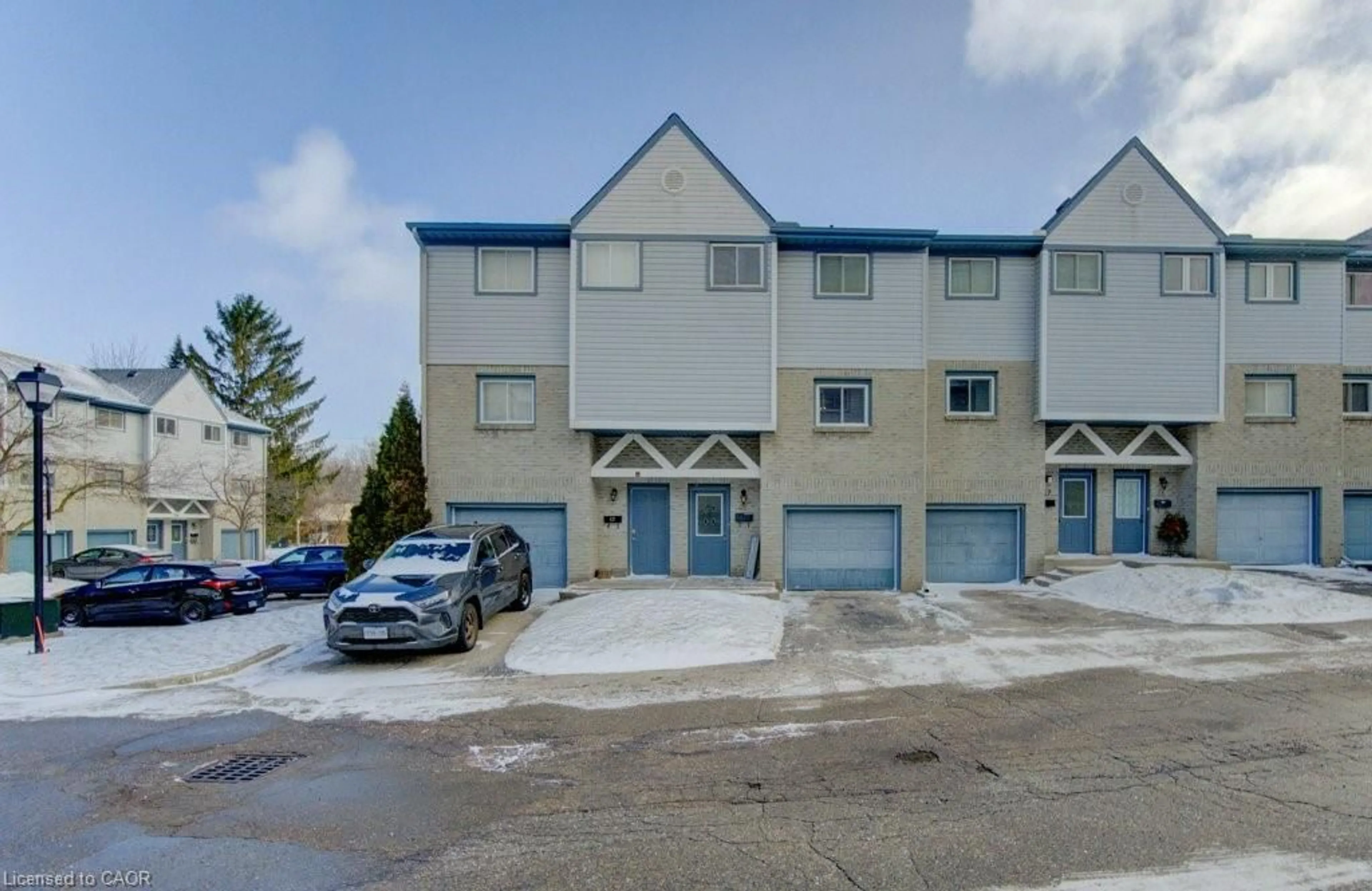 A pic from outside/outdoor area/front of a property/back of a property/a pic from drone, street for 589 Beechwood Dr #48, Waterloo Ontario N2T 2K9