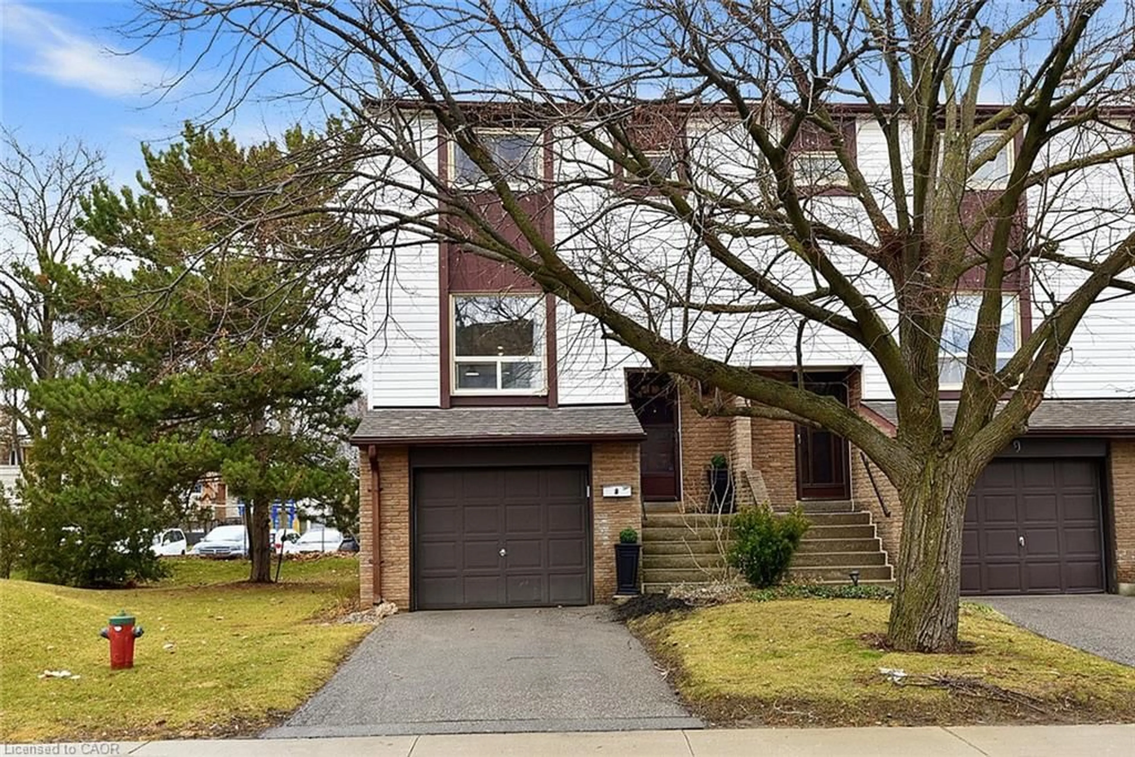 Home with brick exterior material, street for 1221 Dundix Rd #8, Mississauga Ontario L4Y 3Y9