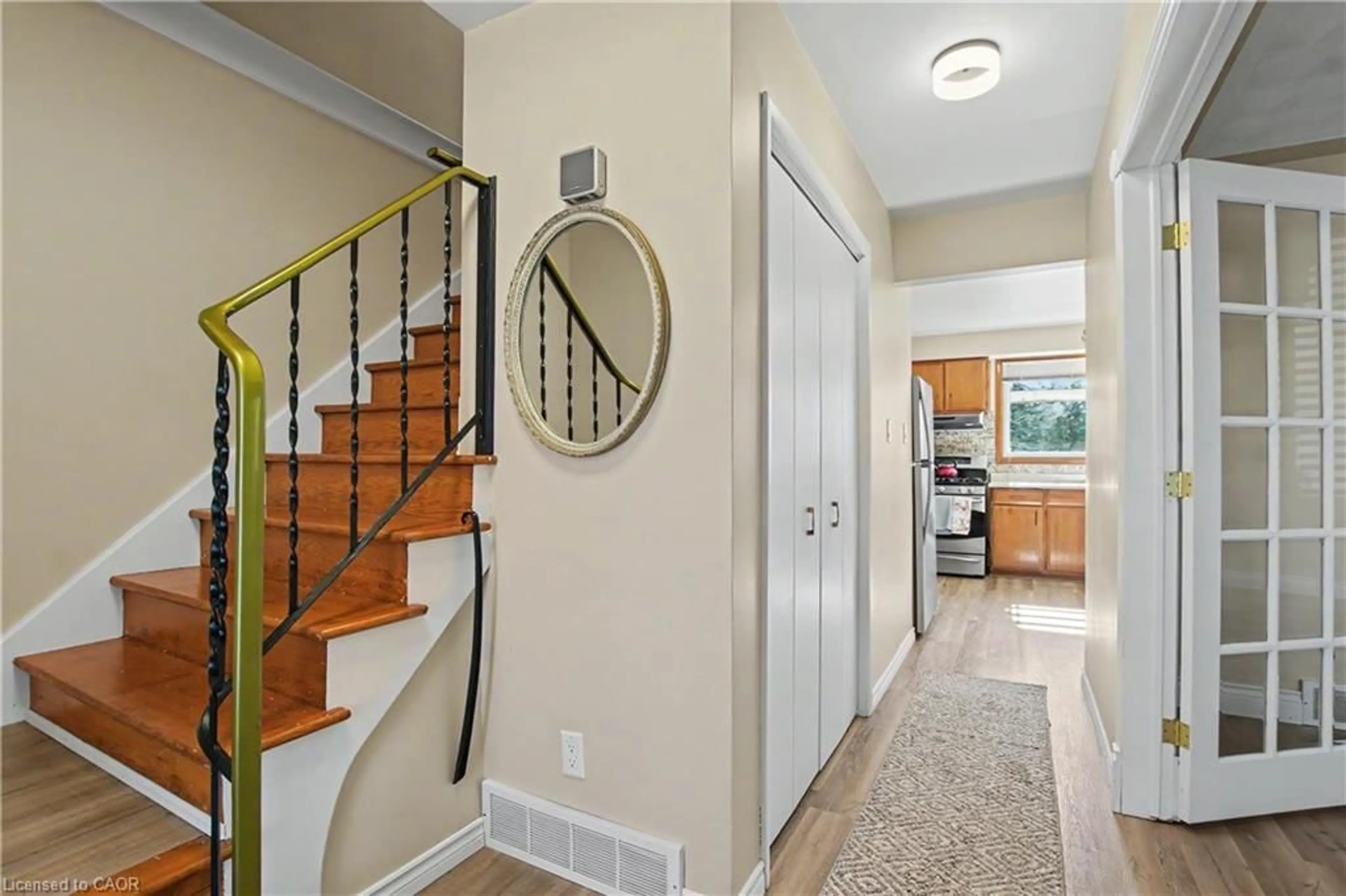 Indoor entryway for 144 Avondale Rd, Cambridge Ontario N3C 2E7