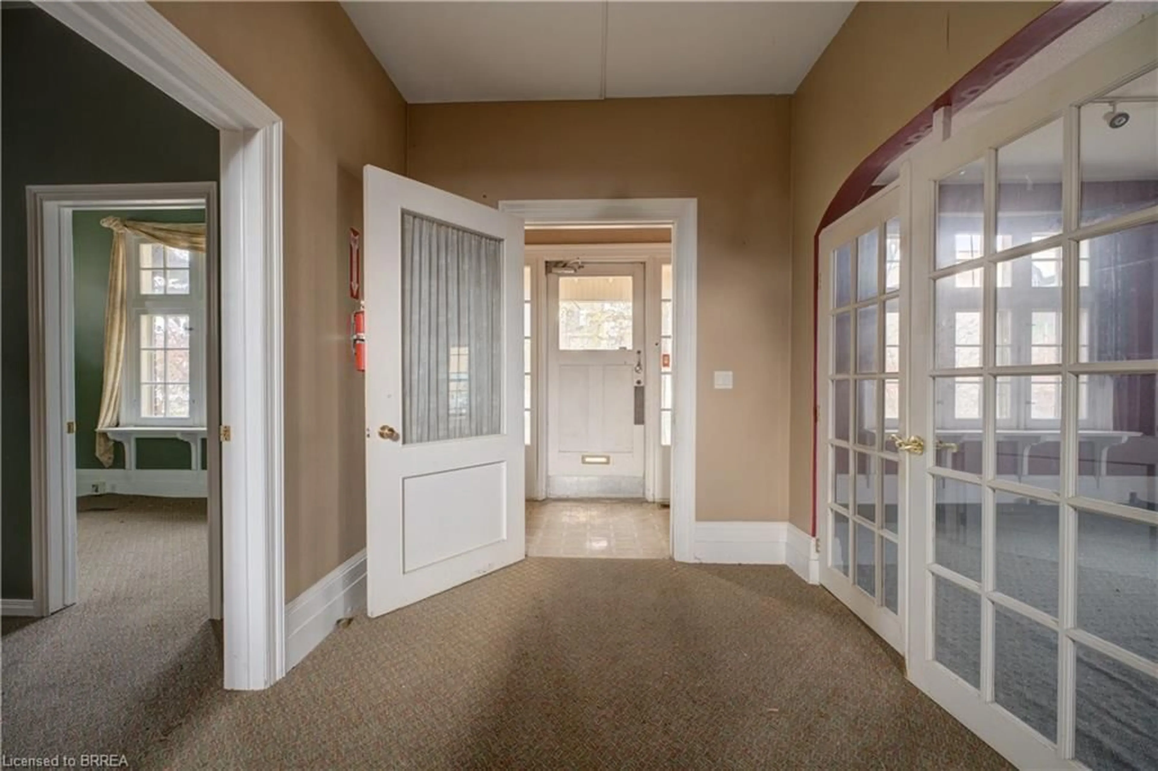 Indoor foyer for 41 Wellington St, Brantford Ontario N3T 2L7