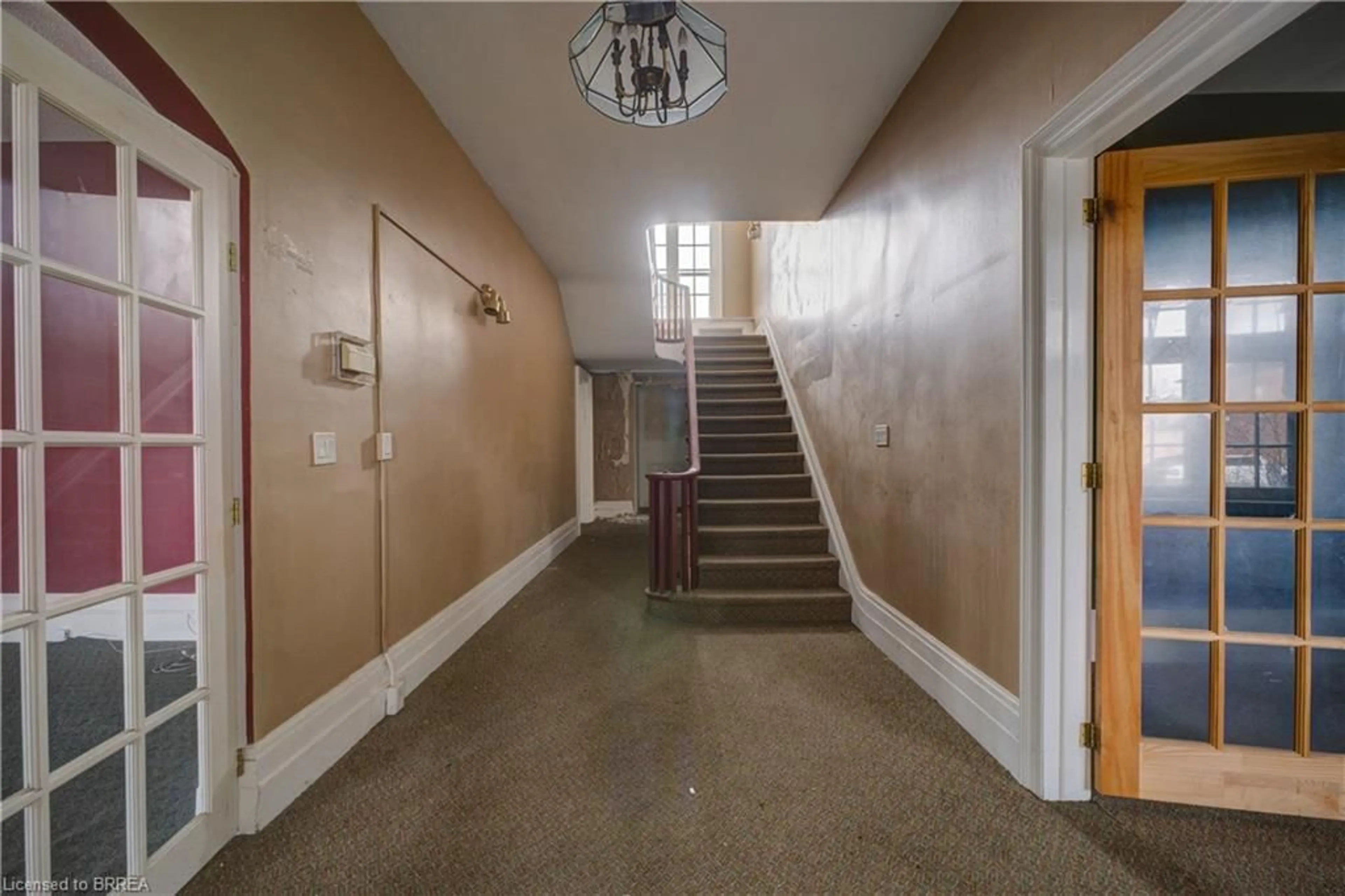 Indoor foyer for 41 Wellington St, Brantford Ontario N3T 2L7