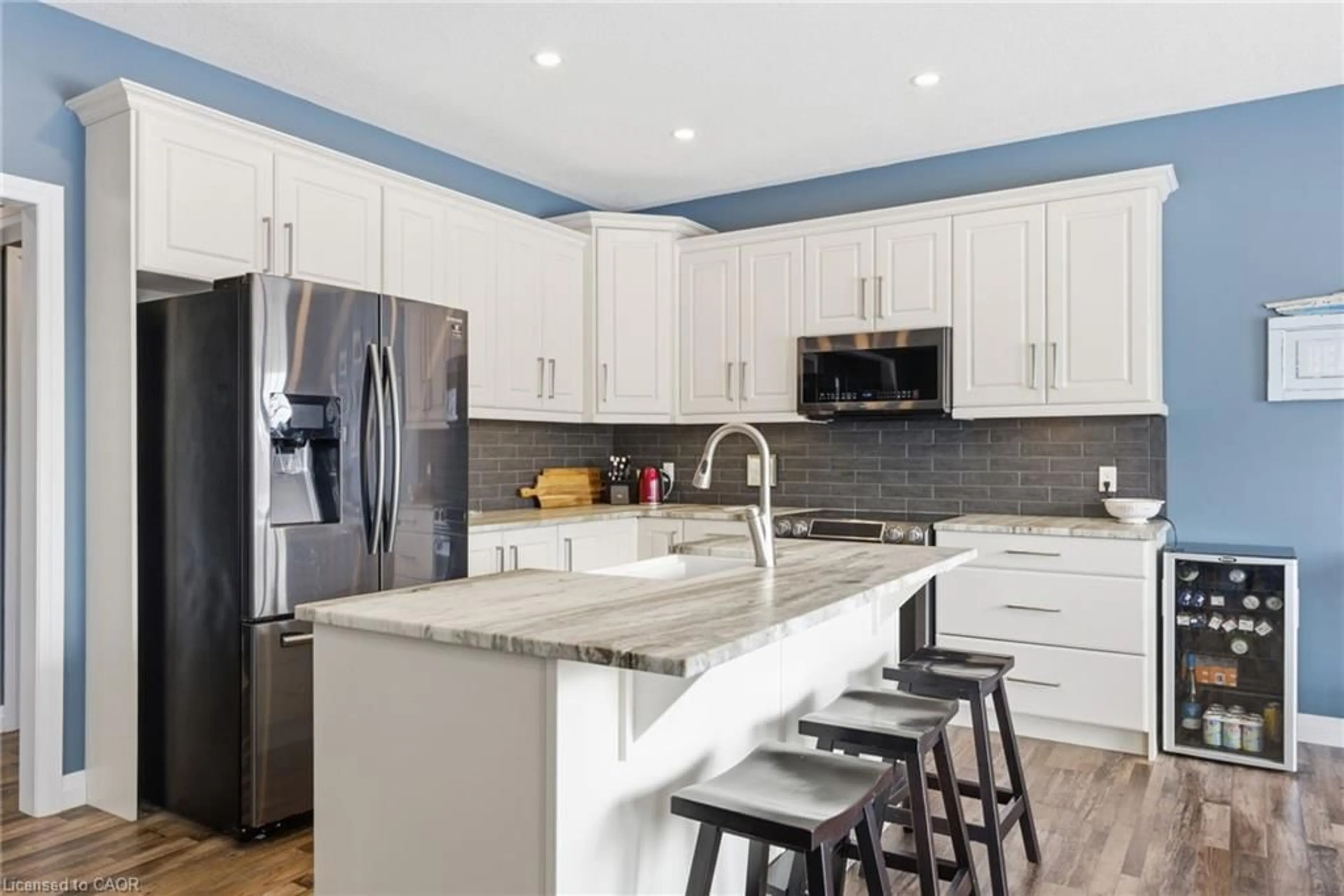 Contemporary kitchen, ceramic/tile floor for 128 Bluewater Pky, Selkirk Ontario N0A 1P0