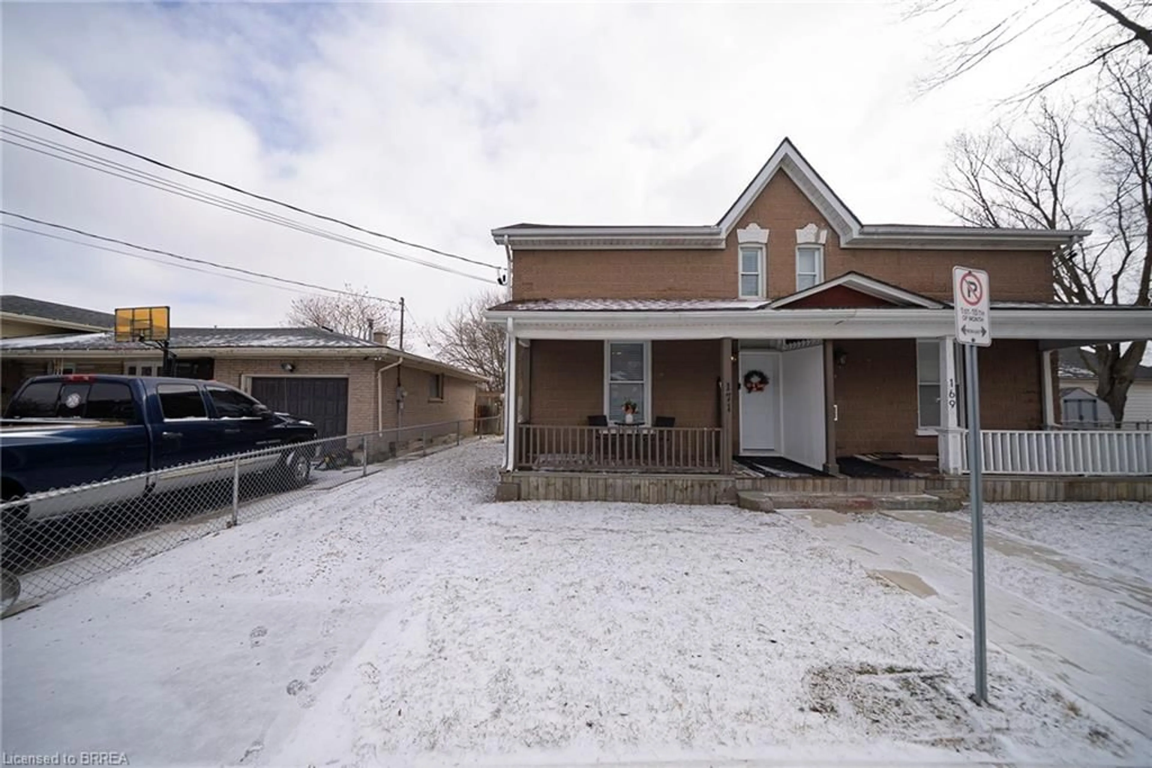 A pic from outside/outdoor area/front of a property/back of a property/a pic from drone, street for 171 Drummond St, Brantford Ontario N3S 6A6