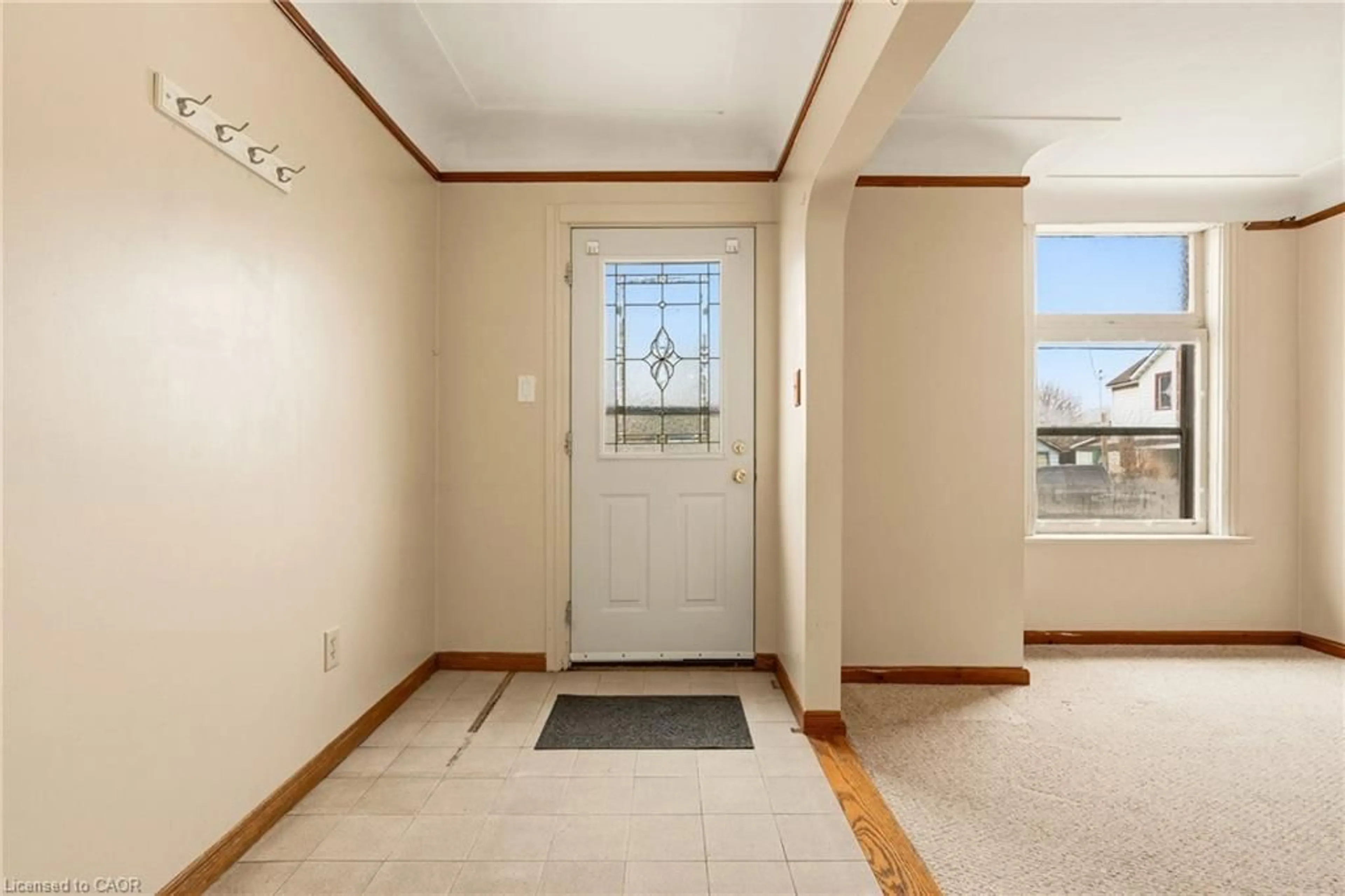 Indoor entryway for 164 Macaulay St, Hamilton Ontario L8L 3X6