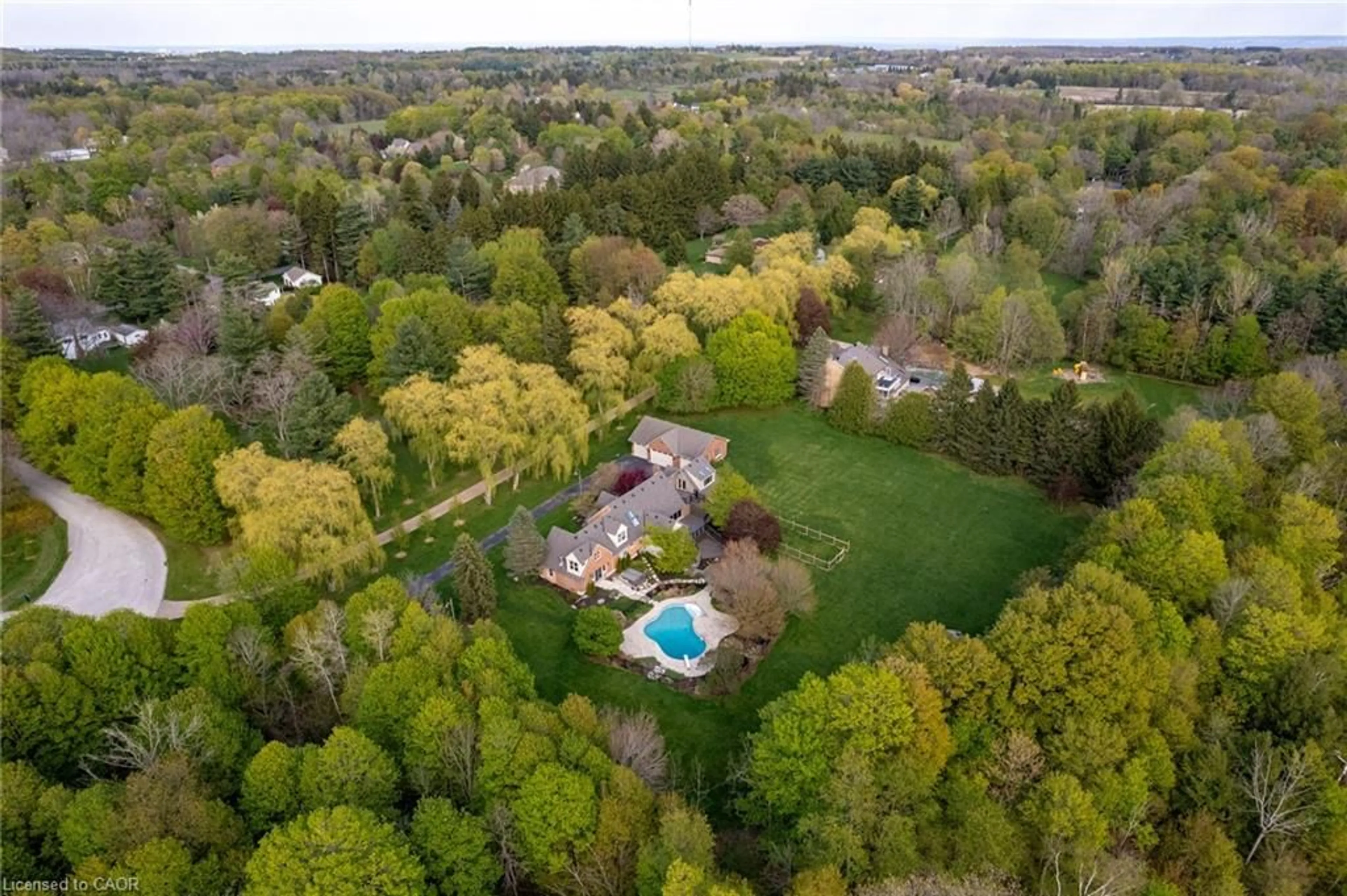 A pic from outside/outdoor area/front of a property/back of a property/a pic from drone, water/lake/river/ocean view for 1670 Medad Springs Crt, Burlington Ontario L8P 0B7