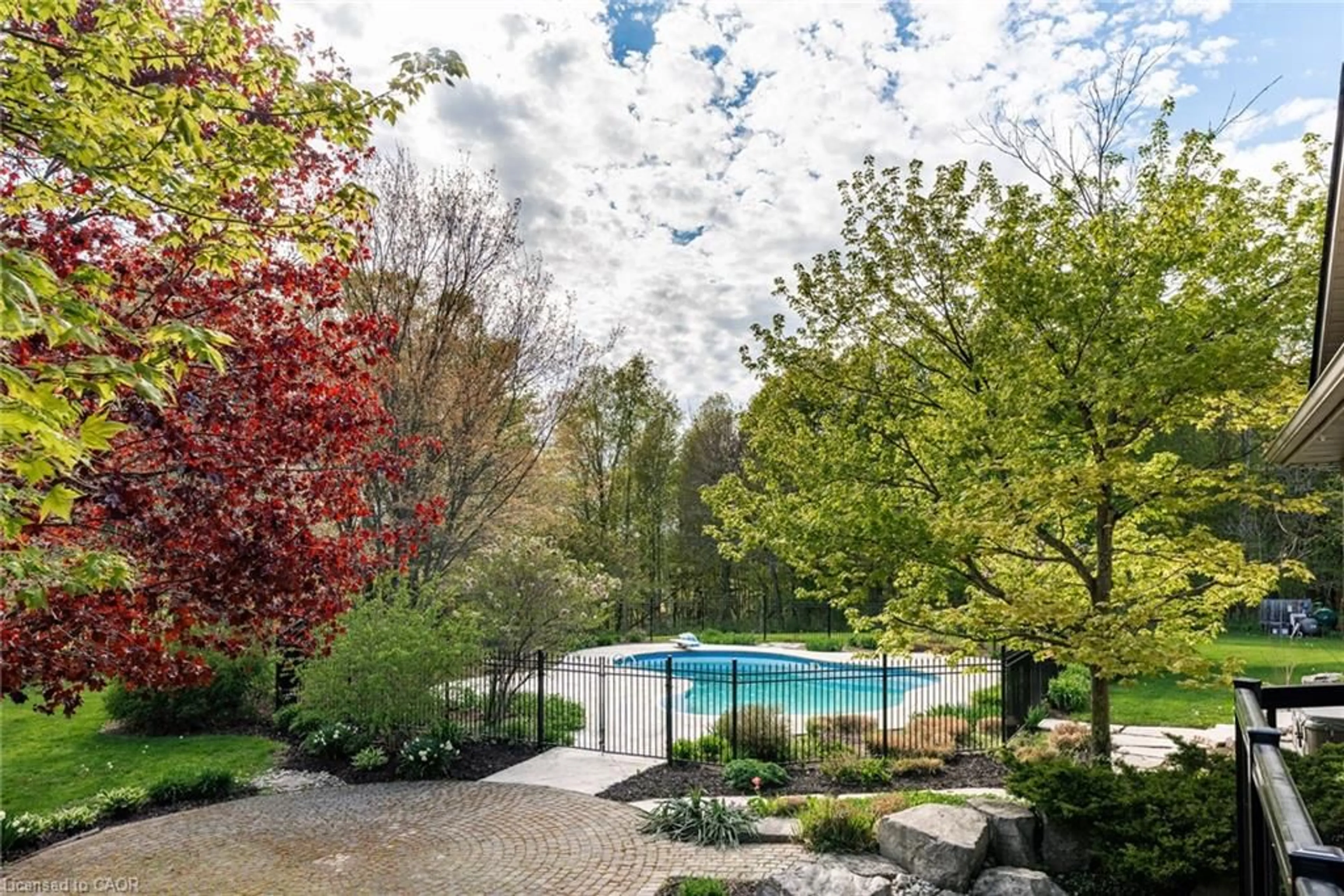 Pool for 1670 Medad Springs Crt, Burlington Ontario L8P 0B7