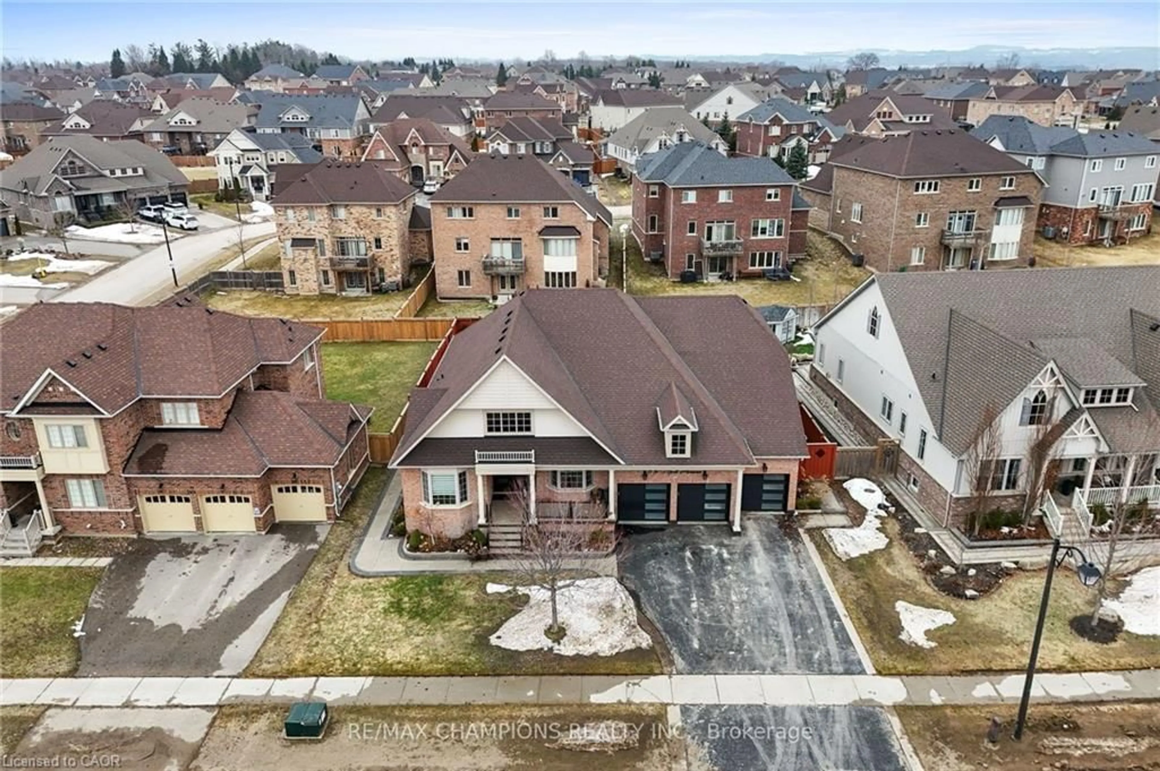 A pic from outside/outdoor area/front of a property/back of a property/a pic from drone, street for 55 Meek Ave, Mono Ontario L9W 6W9