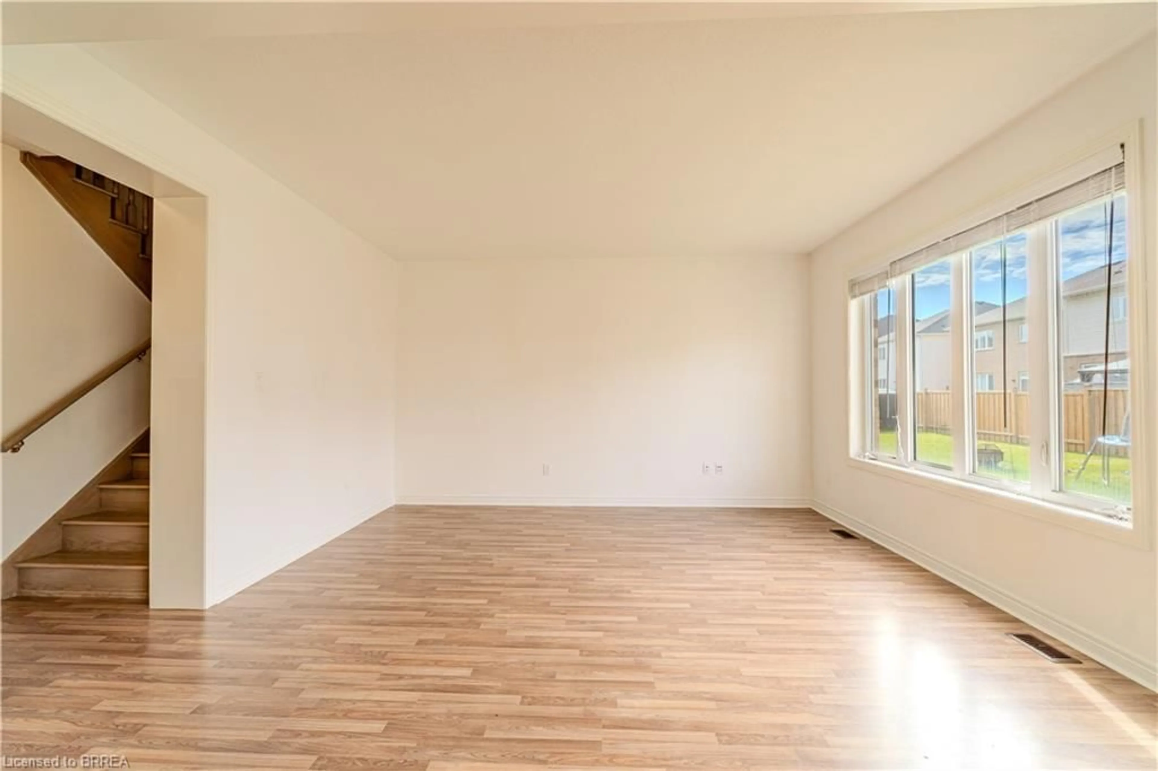 A pic of a room for 77 Barlow Pl, Paris Ontario N3L 0H1