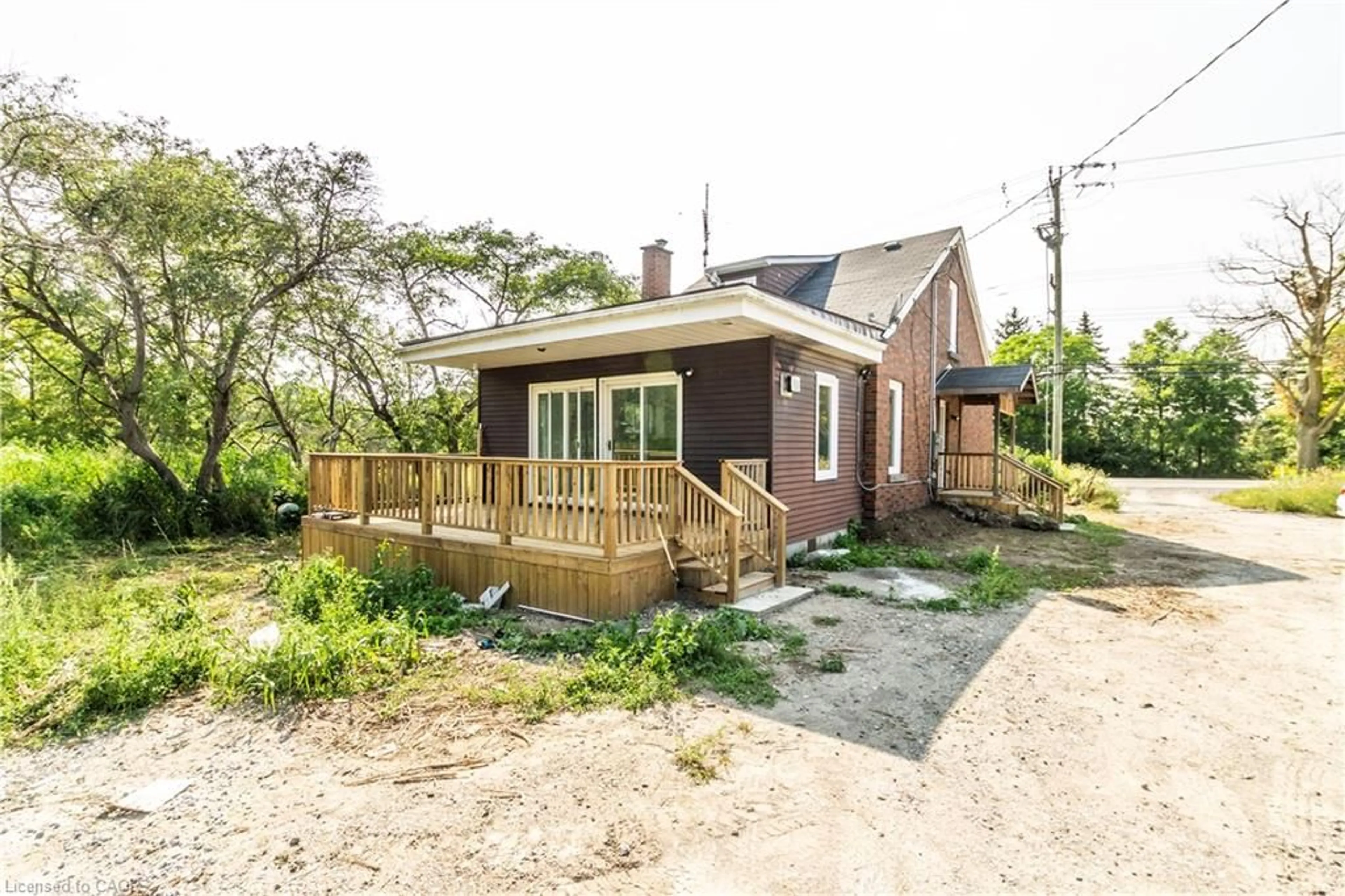 Patio, street for 1411 56 Hwy, Glanbrook Ontario L0R 1P0