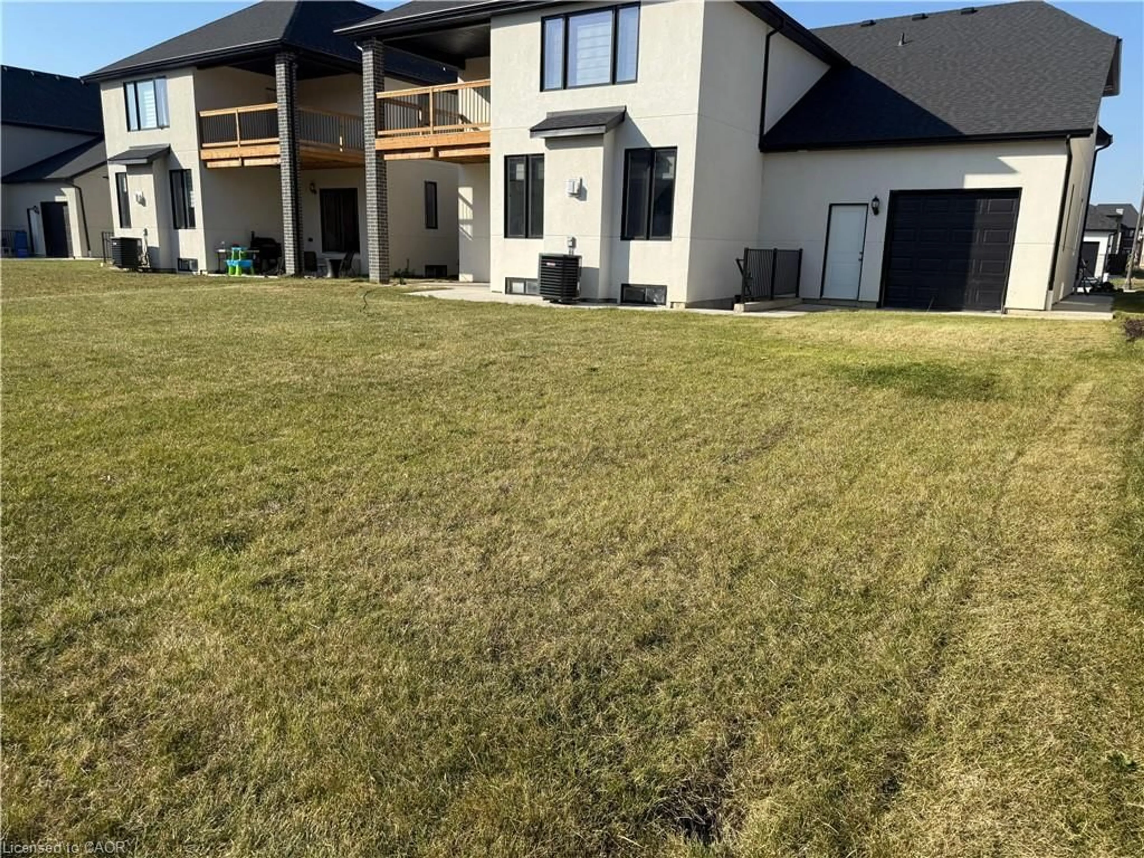 A pic from outside/outdoor area/front of a property/back of a property/a pic from drone, unknown for 193 Whelan Ave, Amherstburg Ontario N9V 0G9