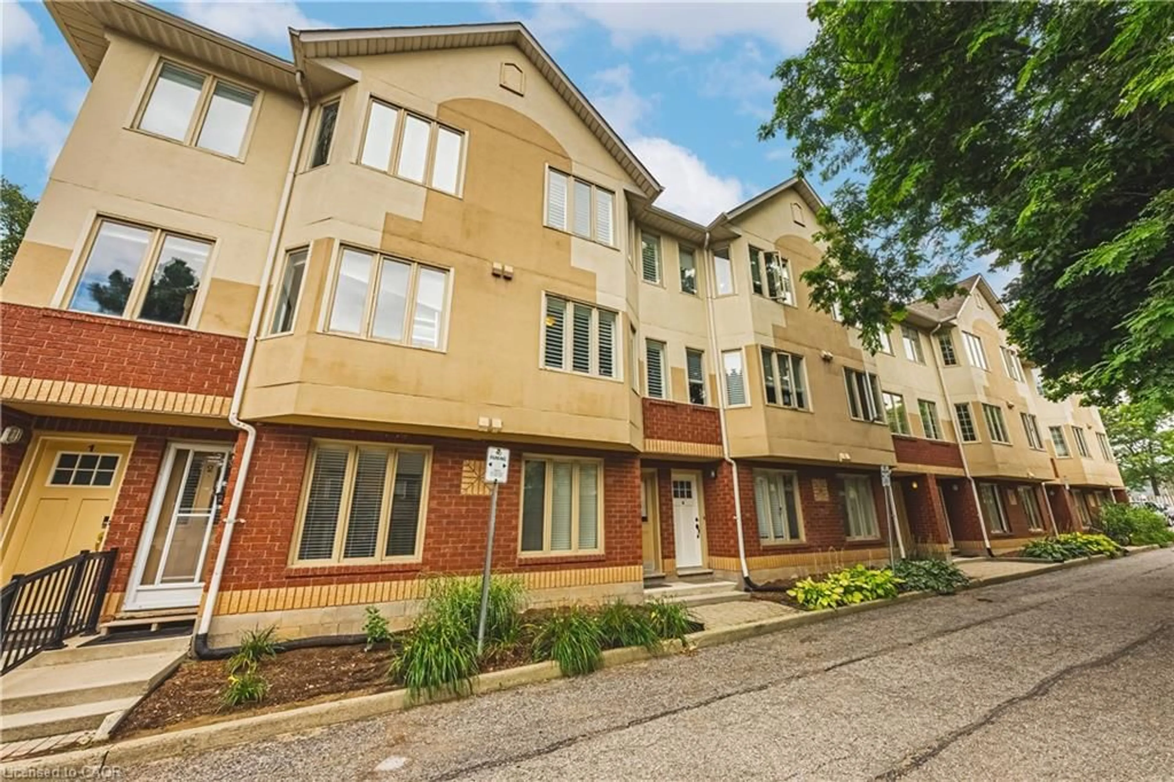 Unknown for 266 Limeridge Rd #3, Hamilton Ontario L9A 2S7