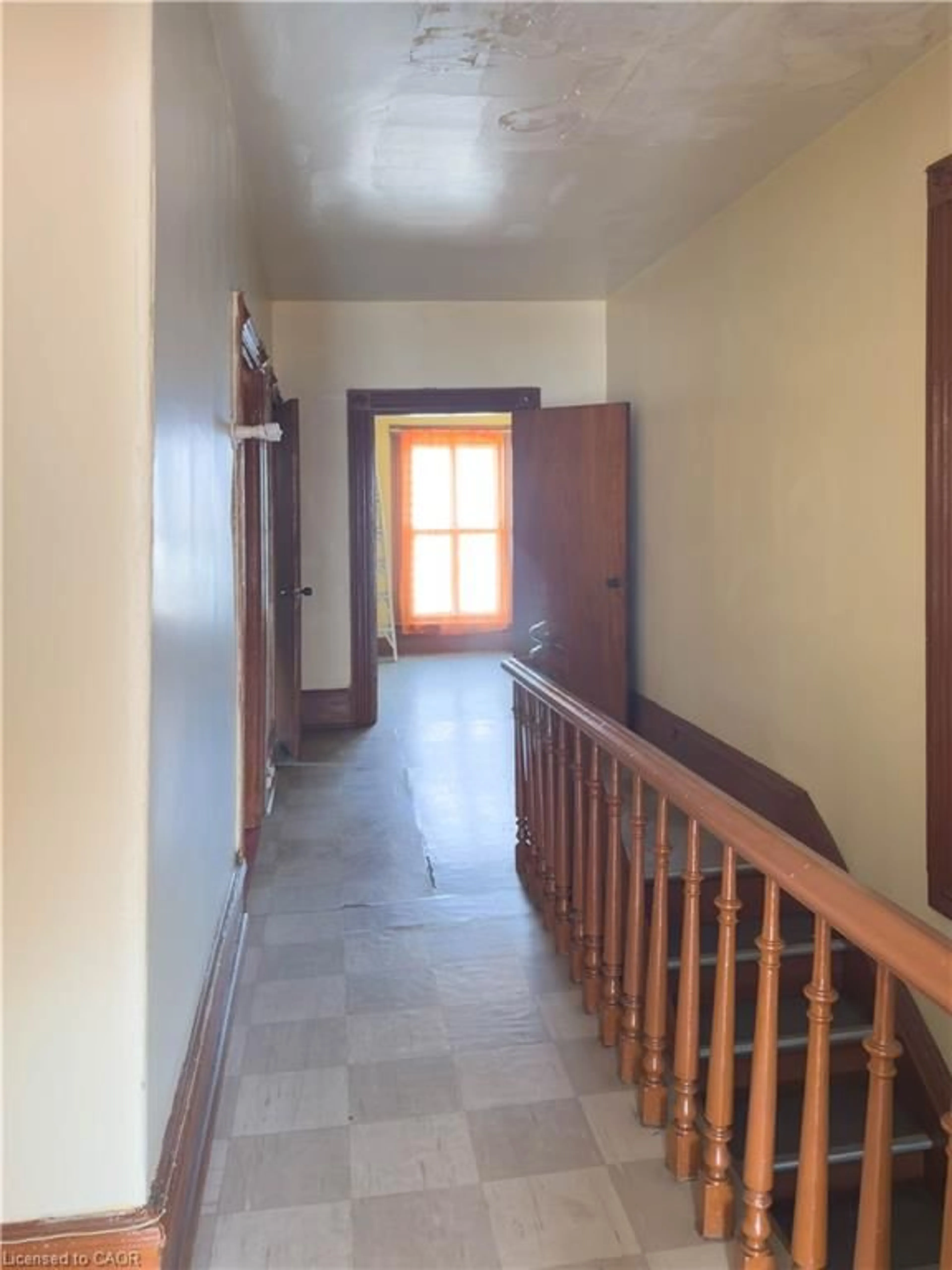 Indoor foyer for 183 Wilson St, Hamilton Ontario L8R 1E3