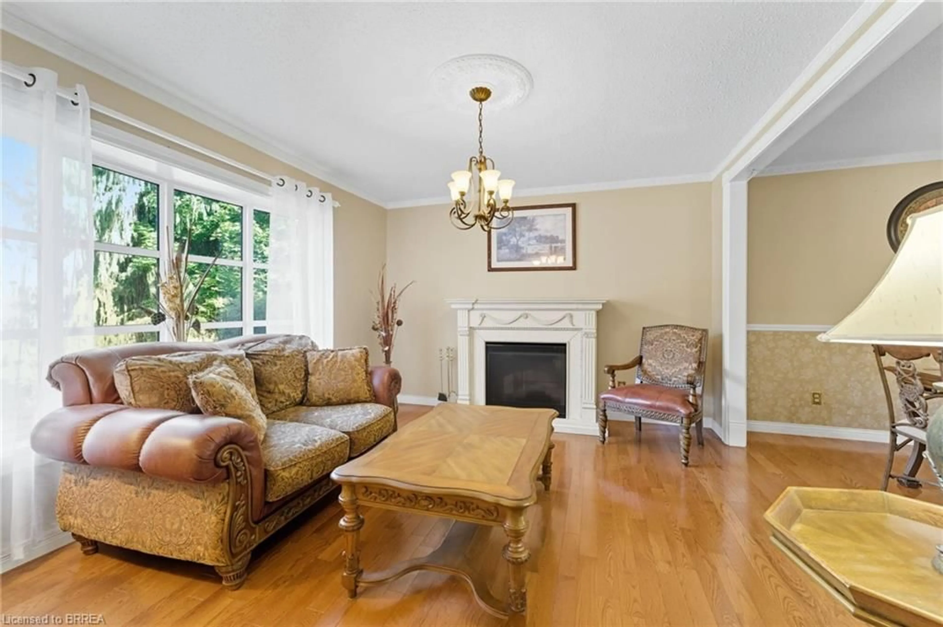 Living room with furniture, unknown for 324 Burnett Ave, Cambridge Ontario N1T 1G6