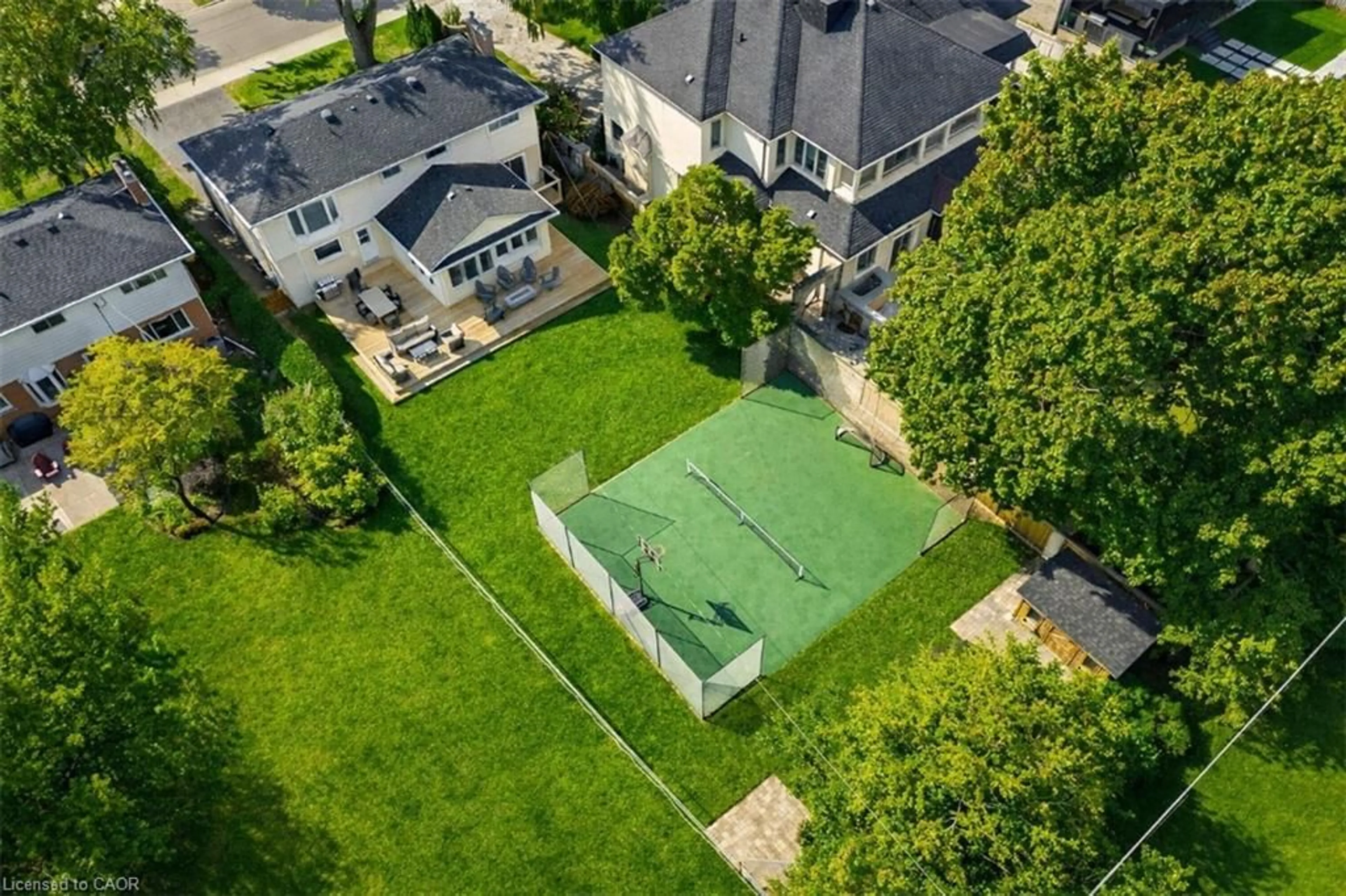 A pic from outside/outdoor area/front of a property/back of a property/a pic from drone, street for 289 Belvenia Rd, Burlington Ontario L7L 2G5