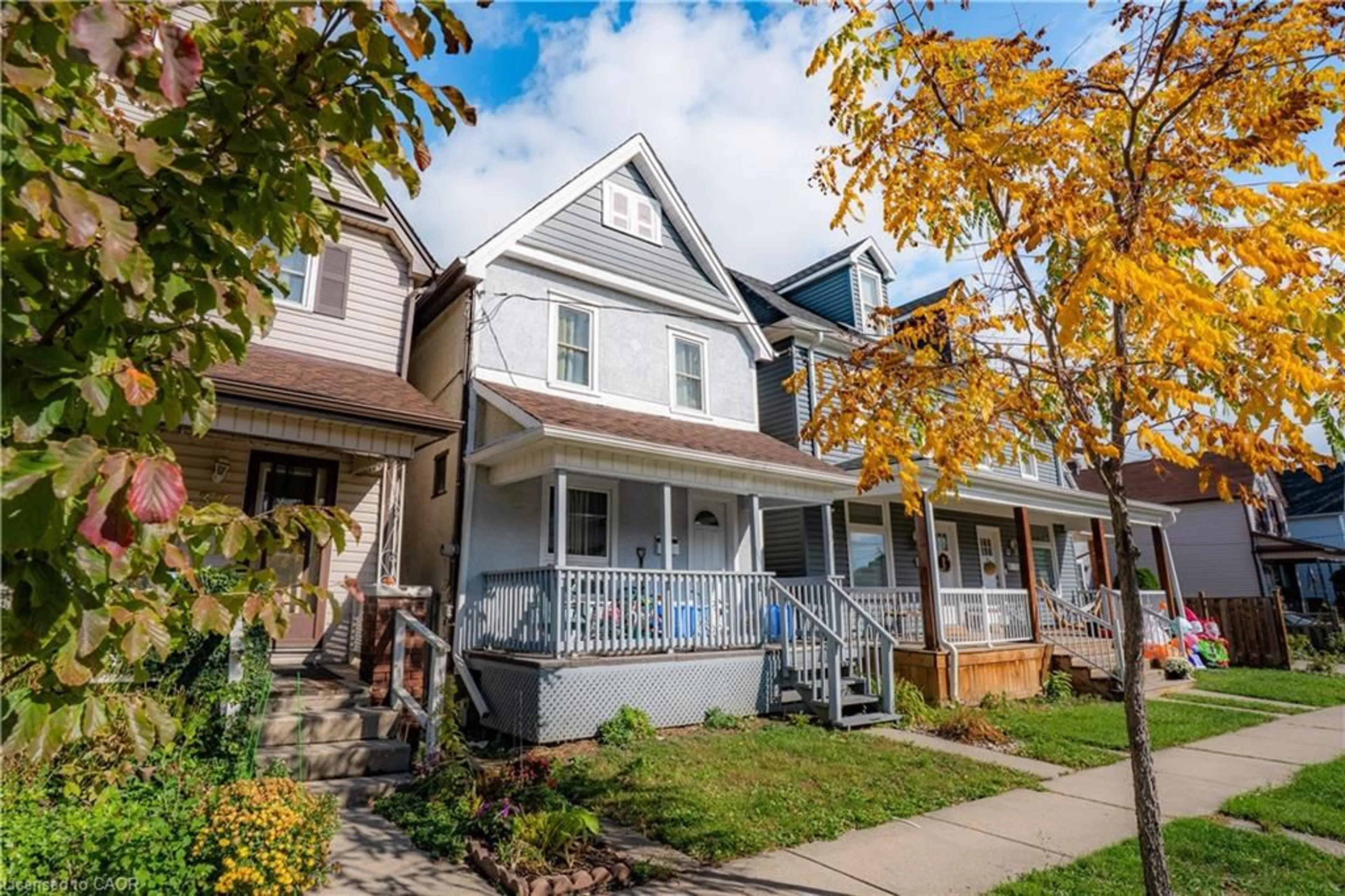 Home with vinyl exterior material, street for 39 Beechwood Ave, Hamilton Ontario L8L 2S5