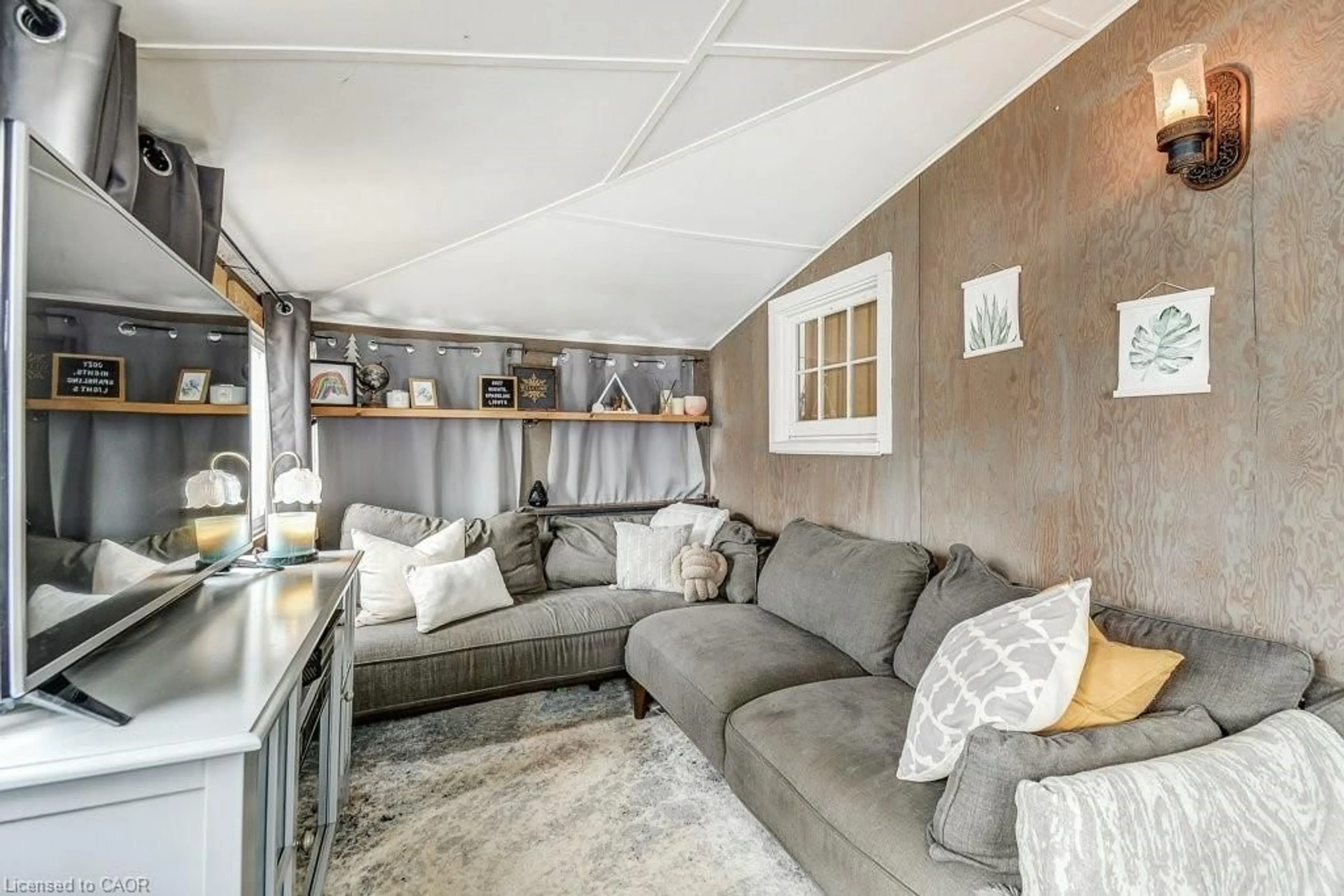 Living room with furniture, unknown for 716 Sandy Bay Rd, Dunnville Ontario N1A 2W6