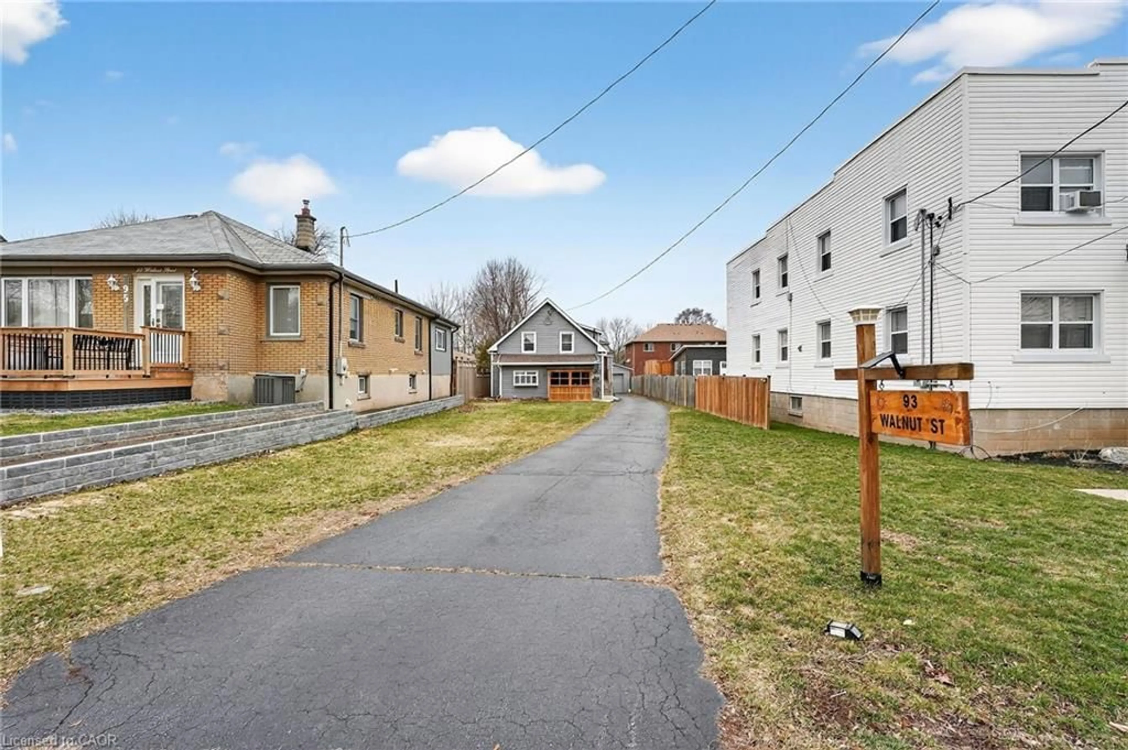 Unknown for 93 Walnut St, Brantford Ontario N3T 1H3