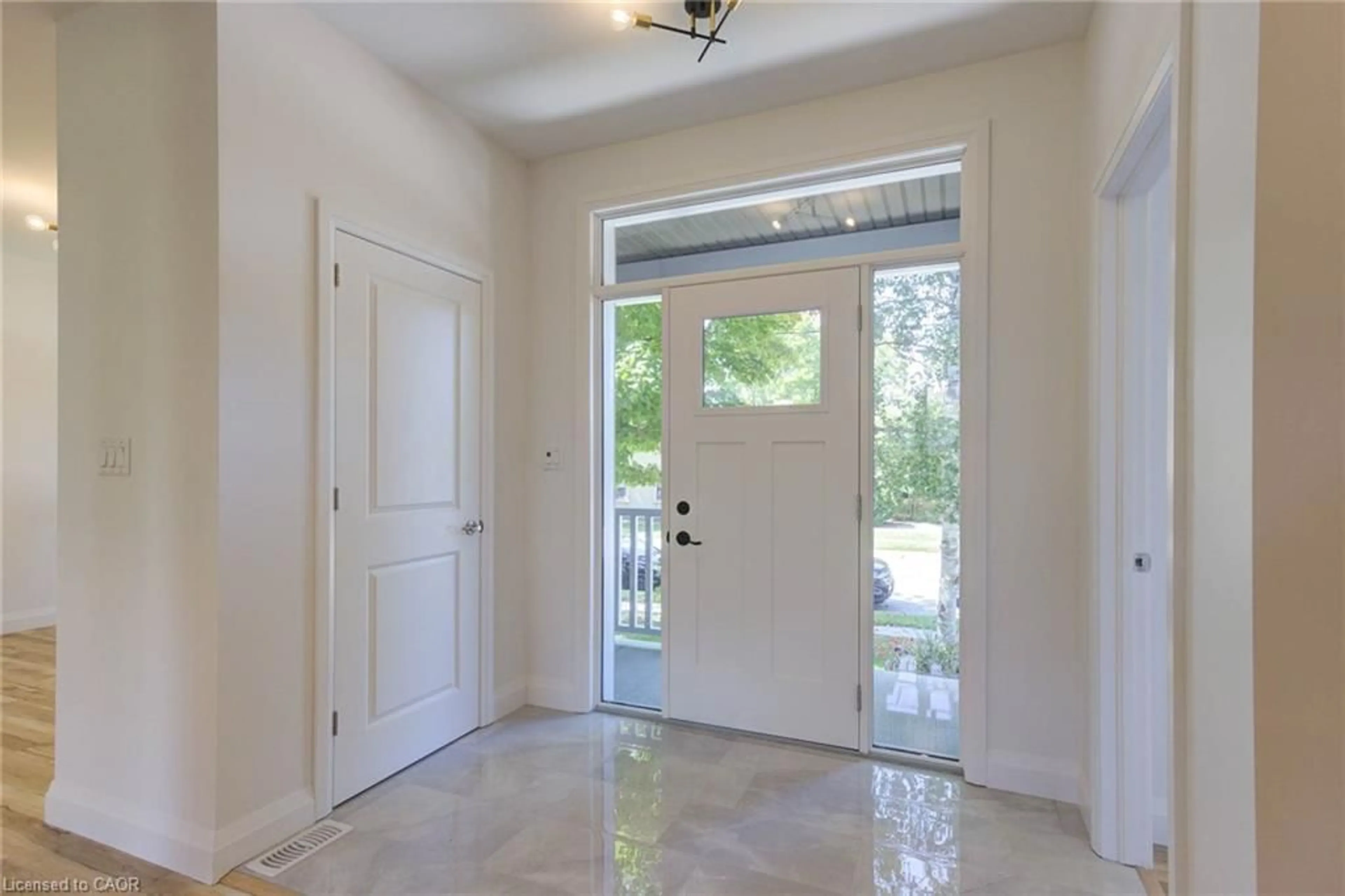 Indoor entryway for 266 Bridge St, Fergus Ontario N1M 1T7